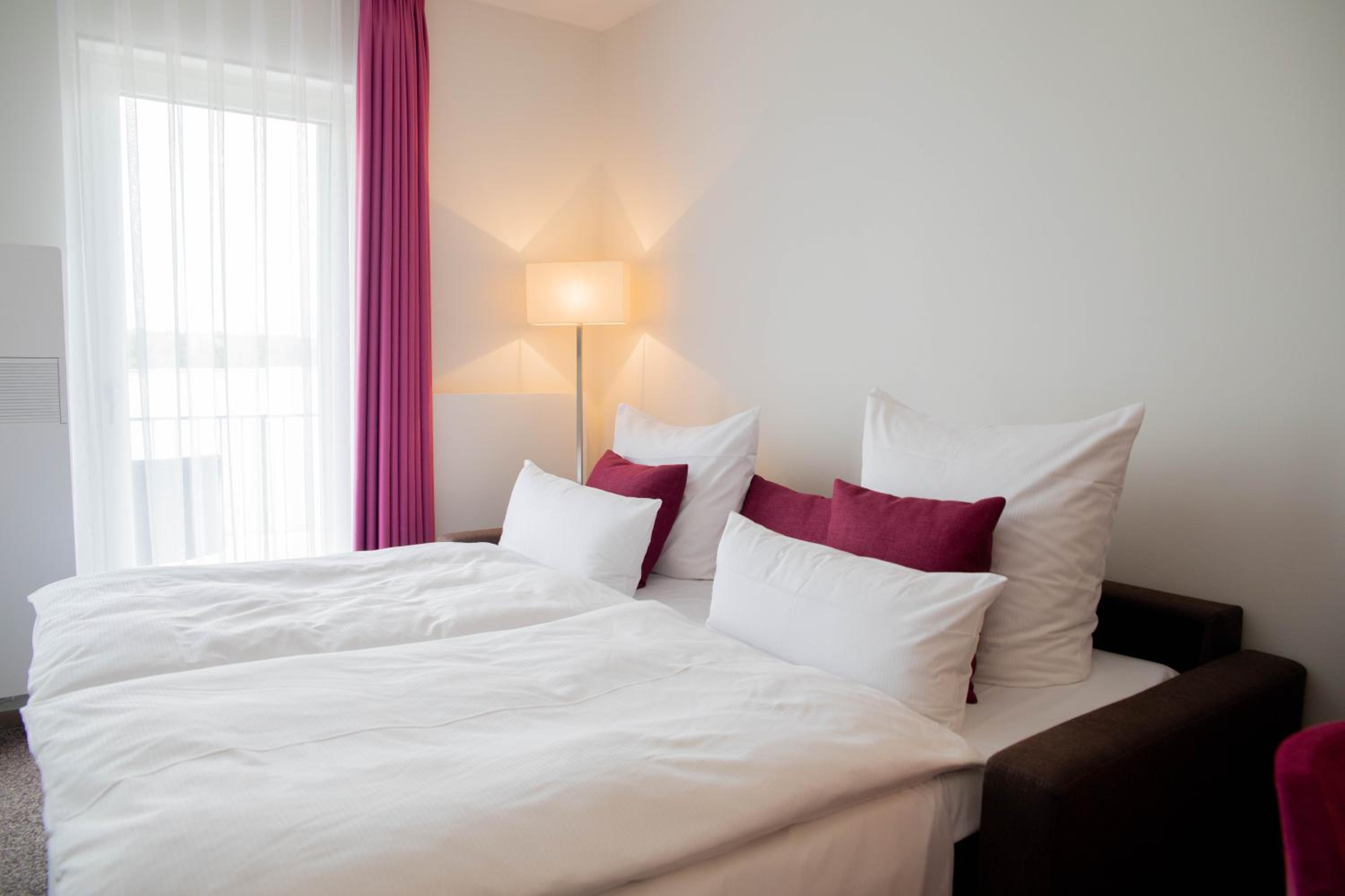 Deluxe Suite with Sea View - Photo 7