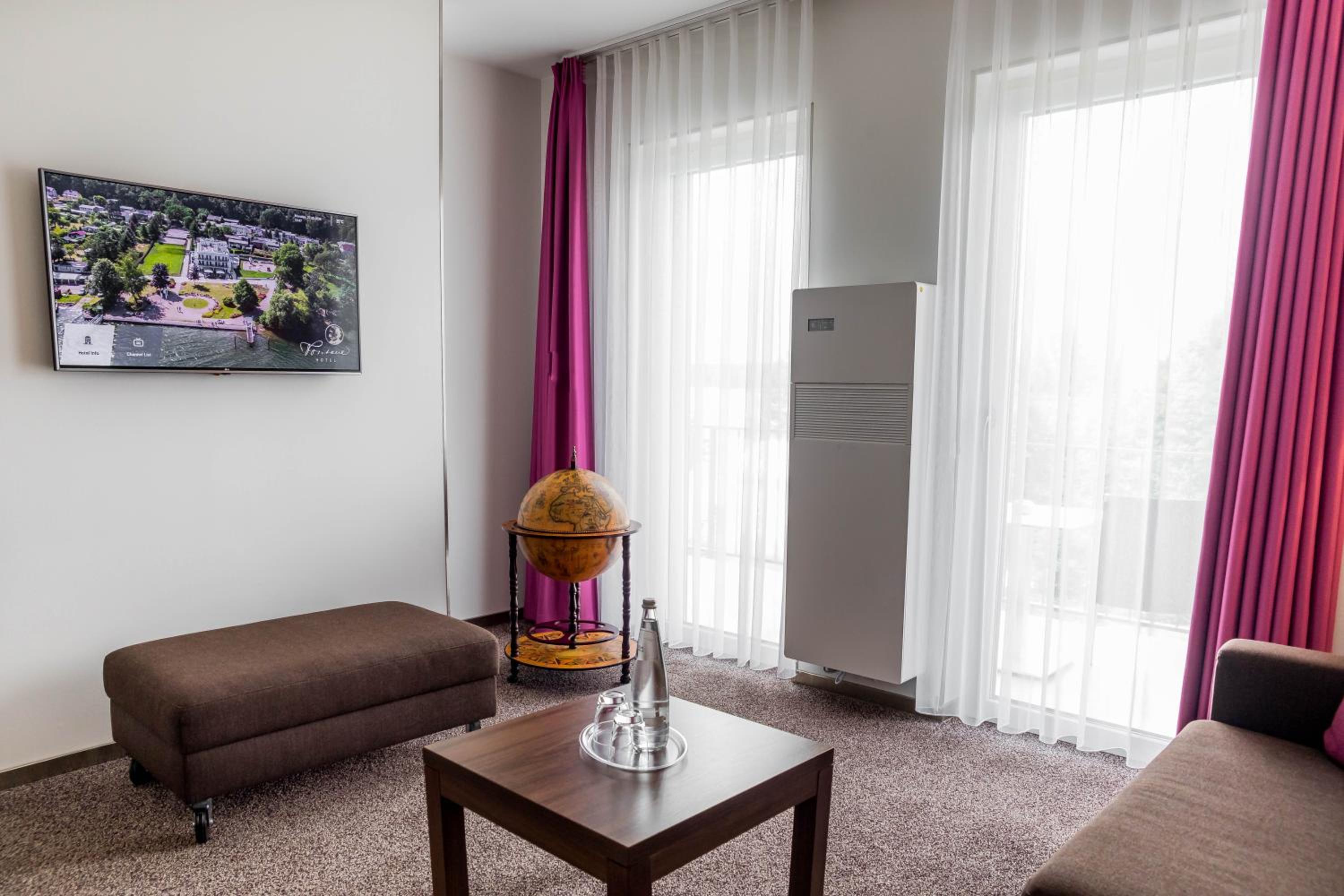 Deluxe Suite with Sea View - Photo 6