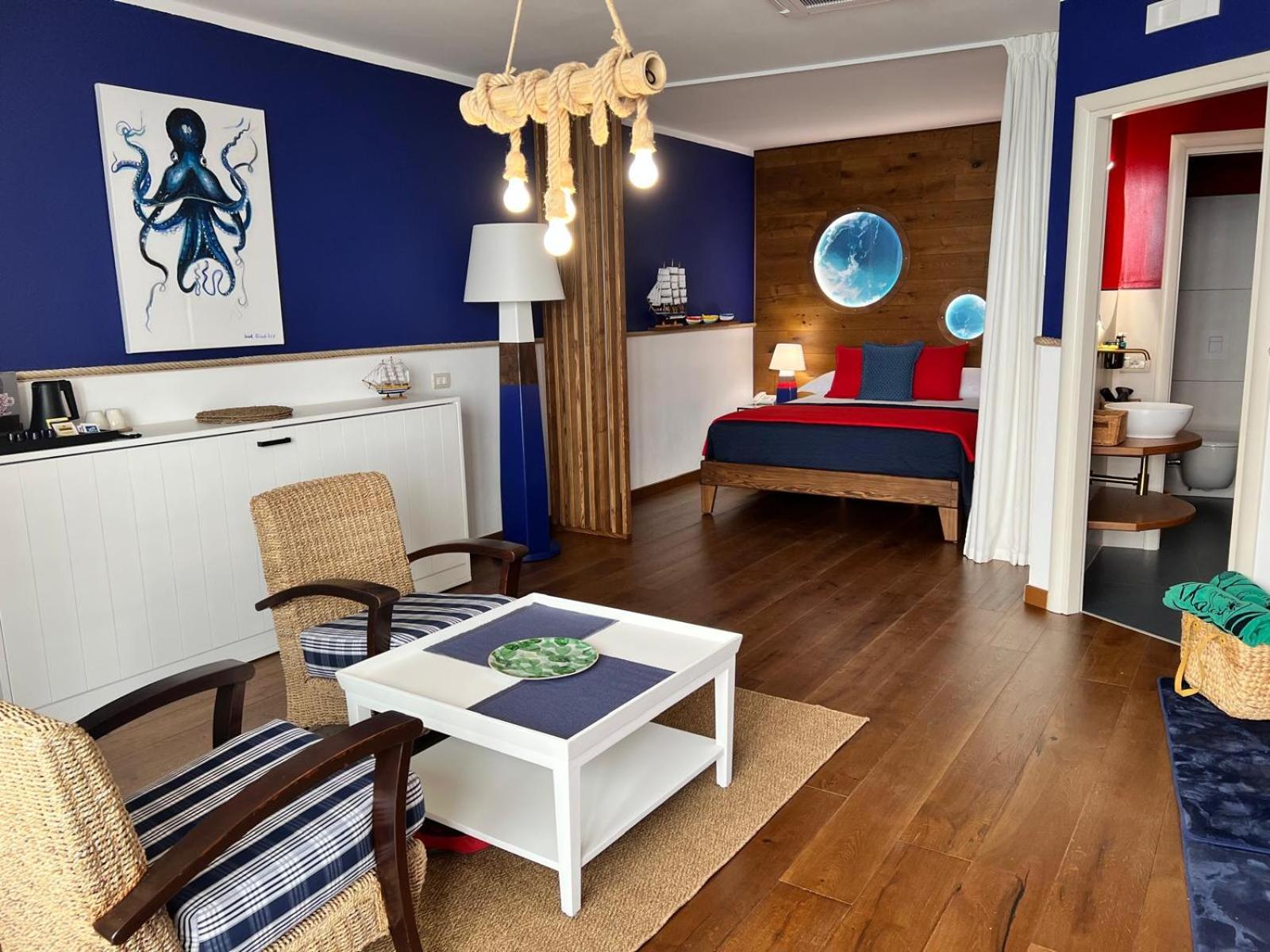 VIP Room with Sea View - Photo 12
