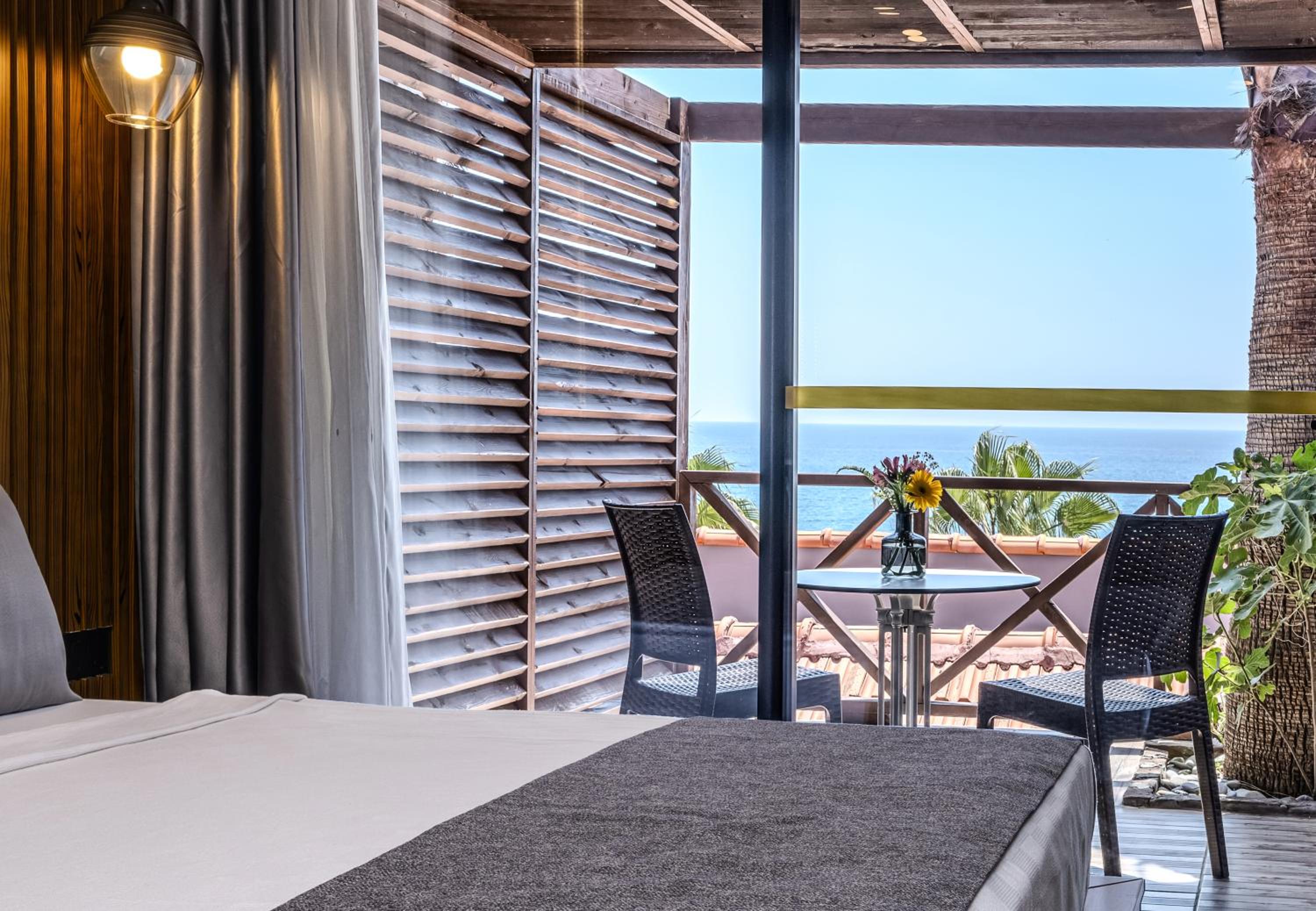 Double Room with Sea View - Photo 2