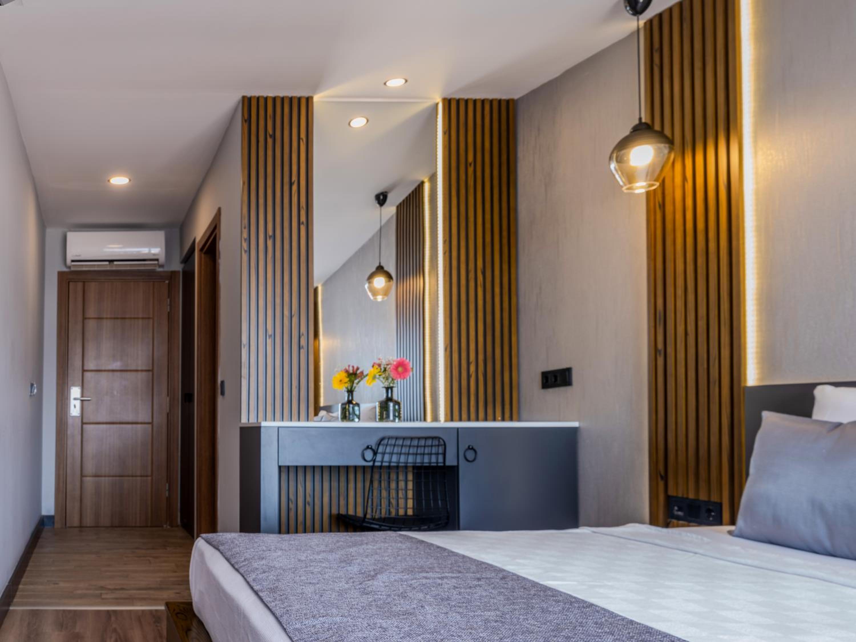 Double or Twin Room with Partial Sea View - Photo 3
