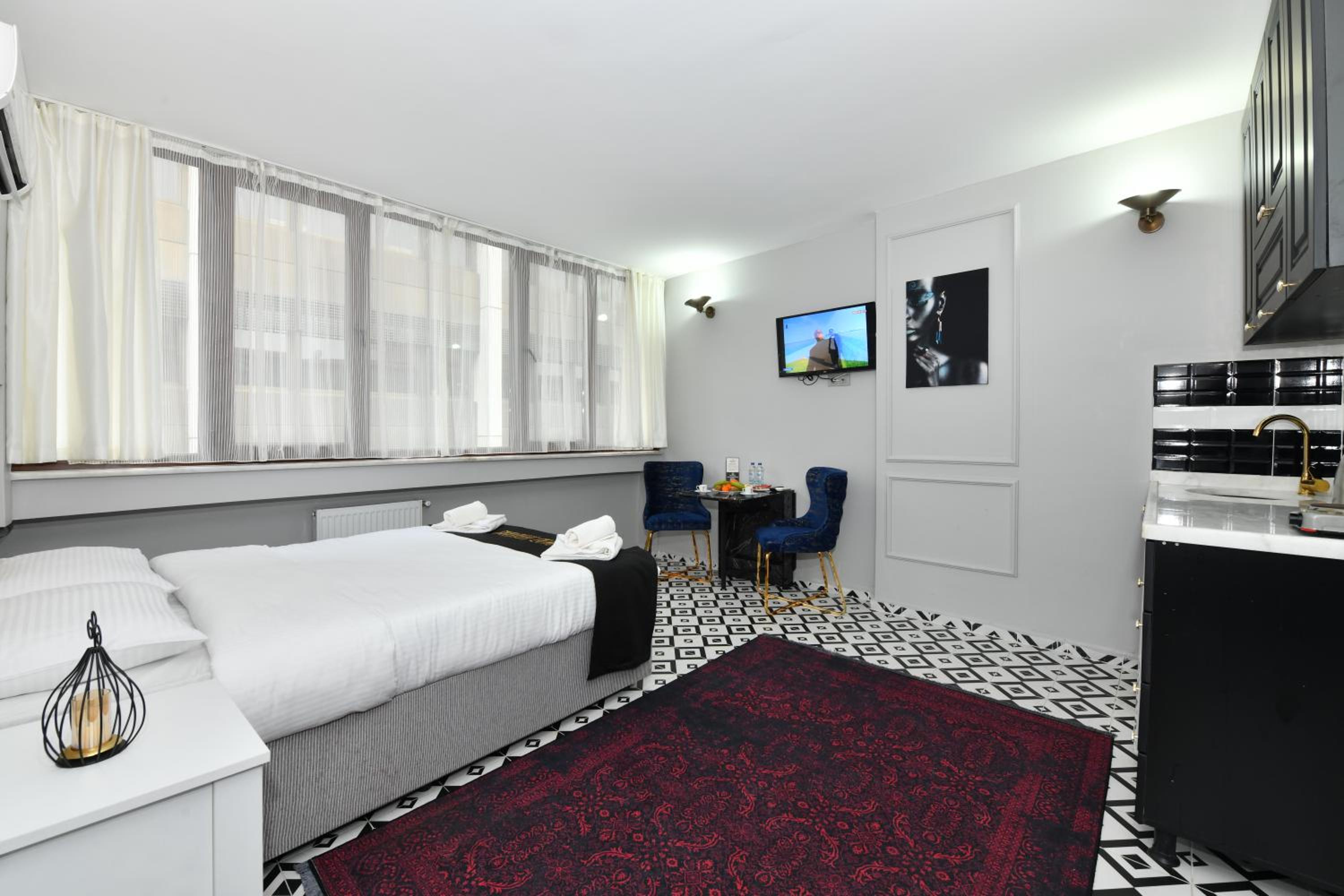 Deluxe Suite photo 2
