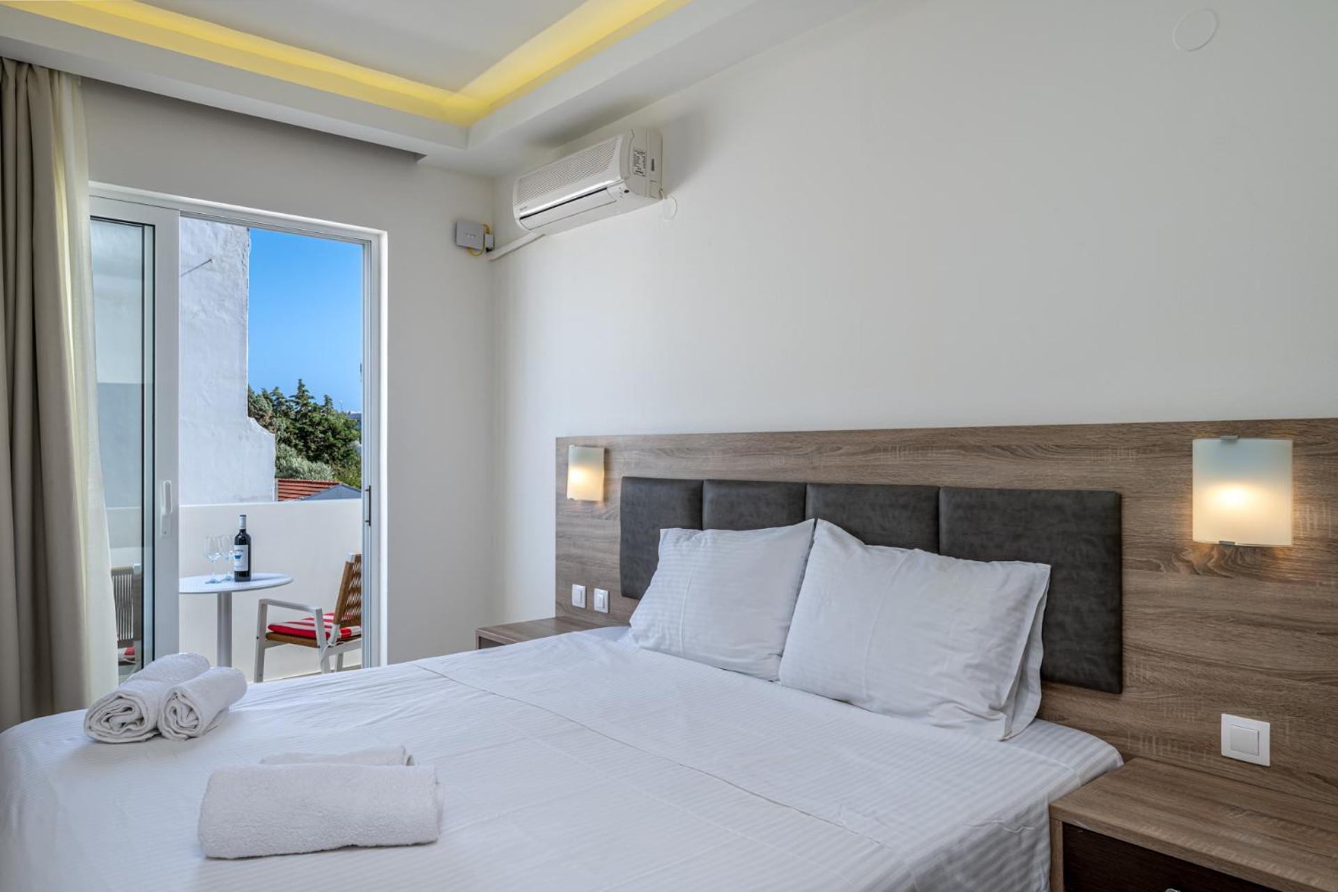 Suite With Rooftop Bath Tub