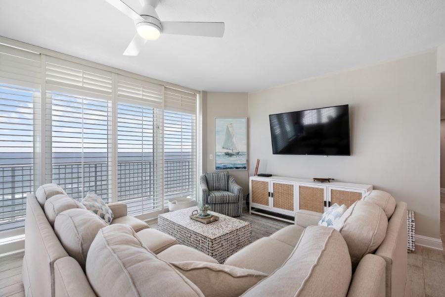 Three-Bedroom Apartment photo 2