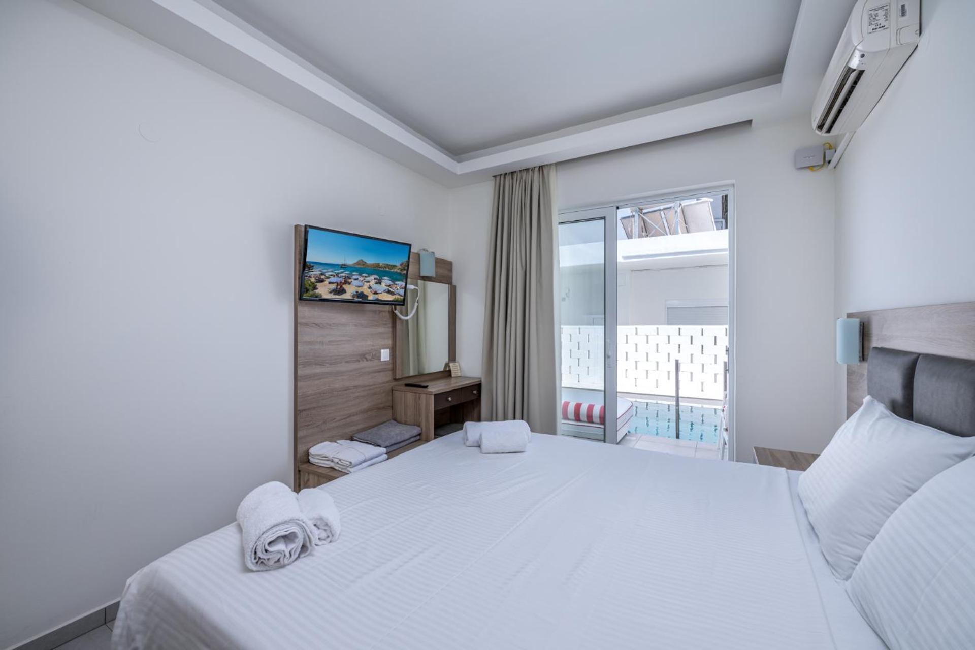 Suite with Private Swimming Pool