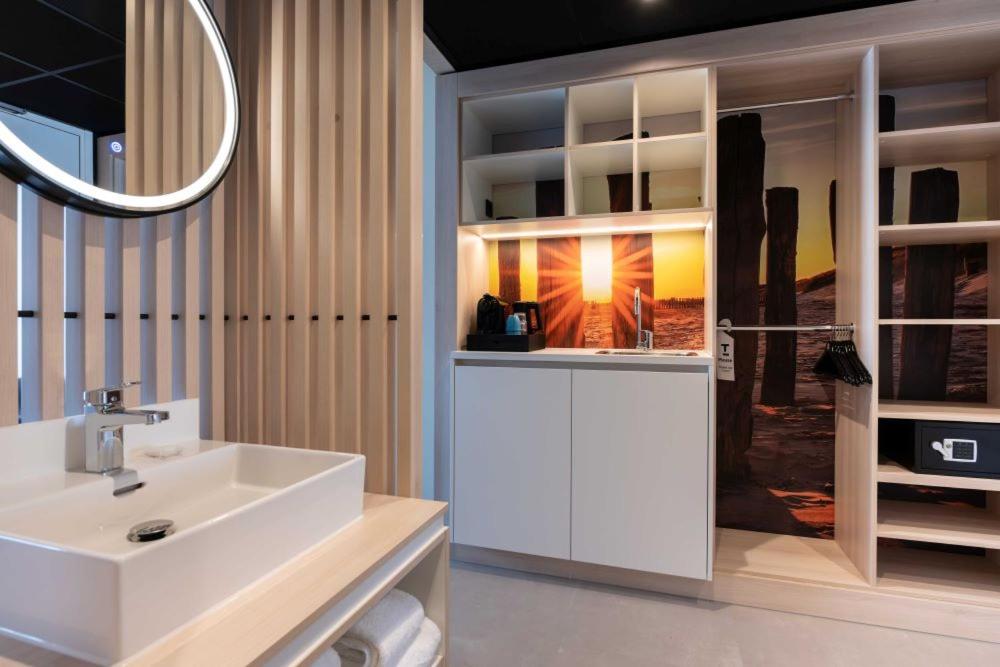 Deluxe Suite with Spa Bath
