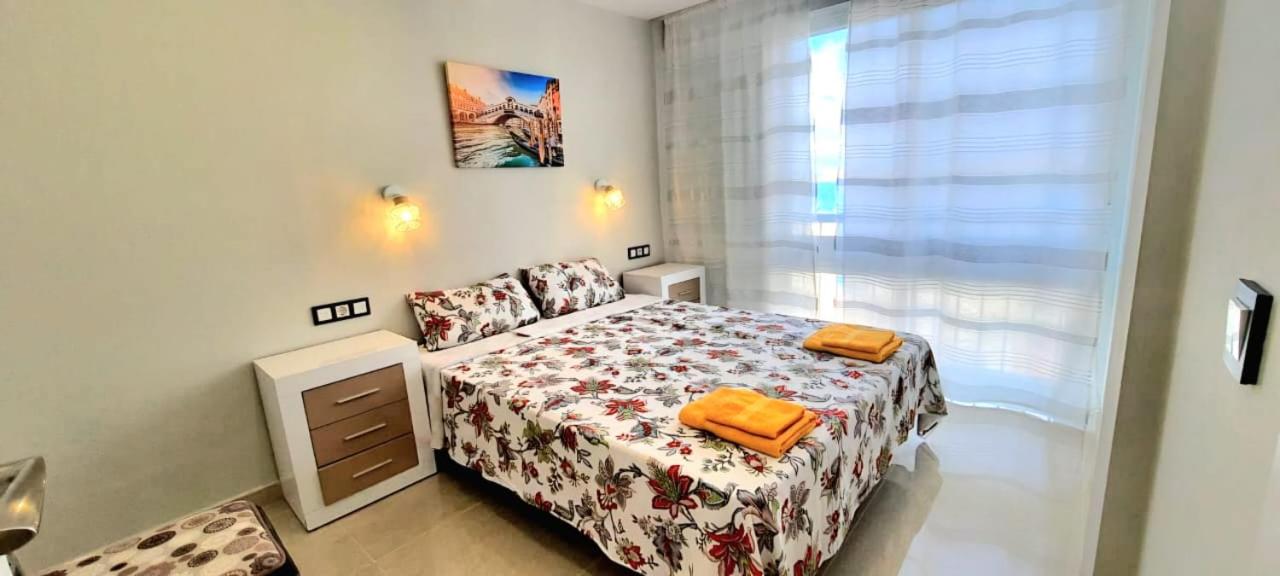 Apartamento de tres habitaciones con vista al mar