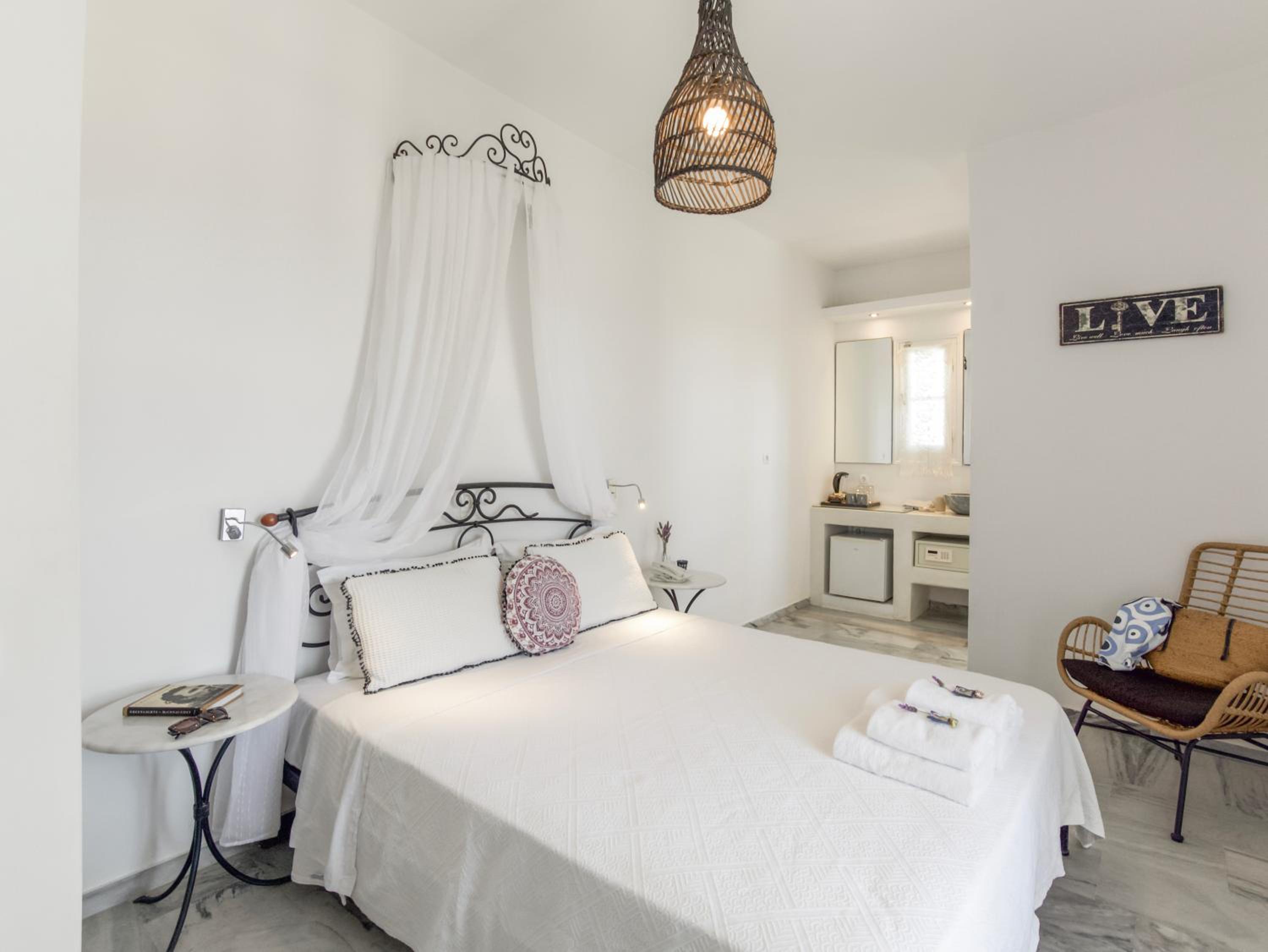 Double or Twin Room with Panoramic Sea View - Photo 32