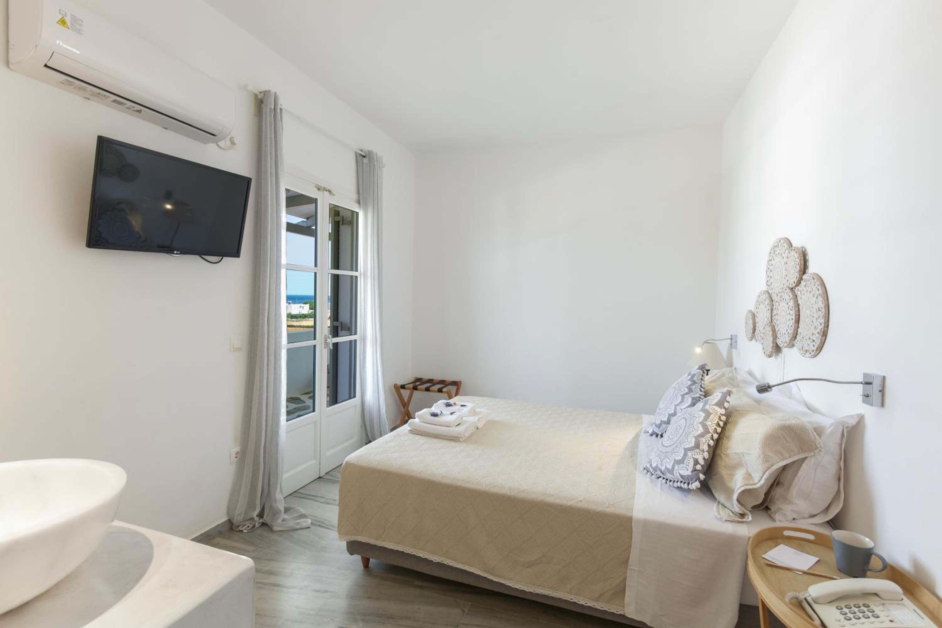 Double or Twin Room with Panoramic Sea View - Photo 24