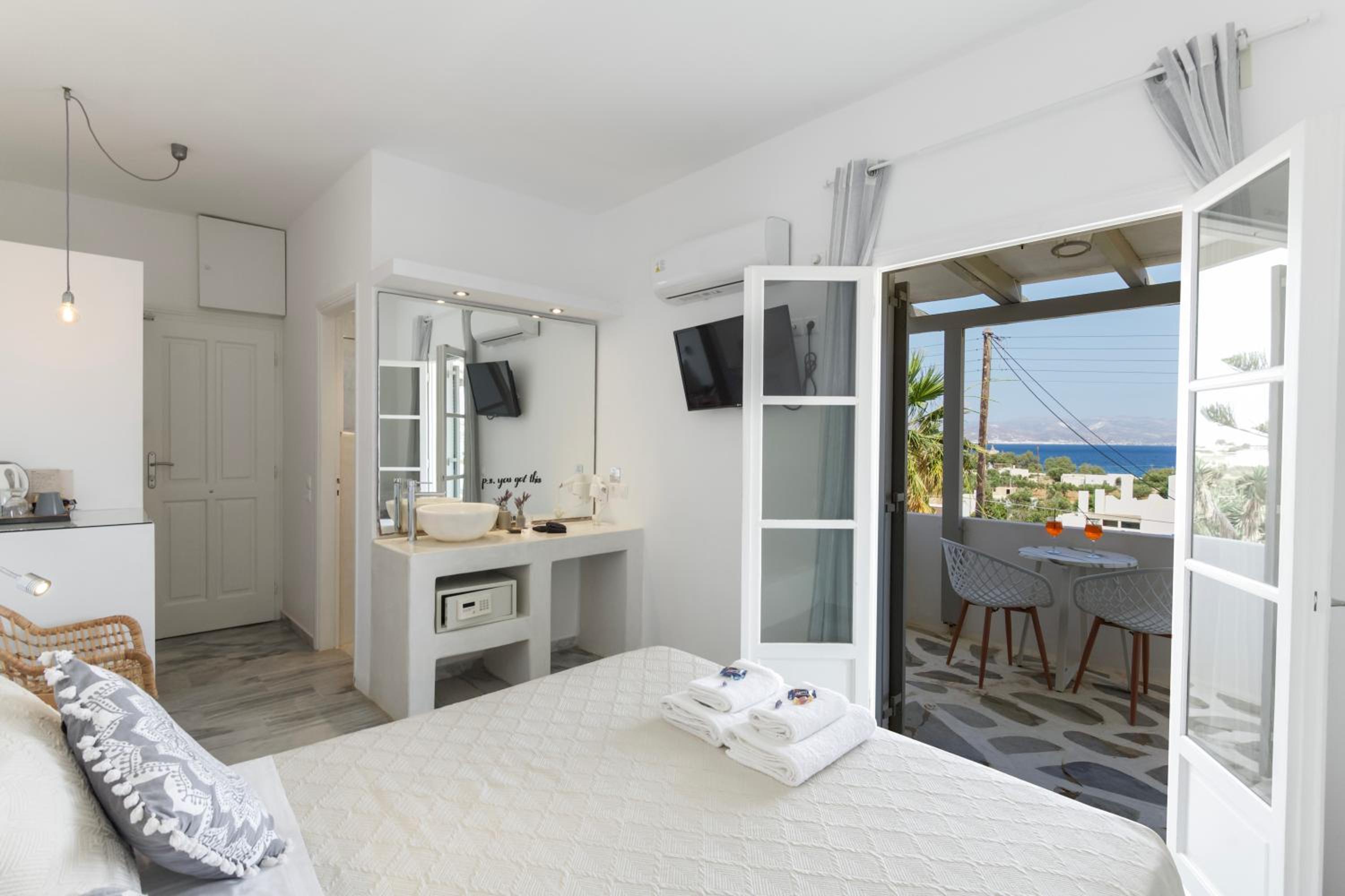 Double or Twin Room with Panoramic Sea View - Photo 16