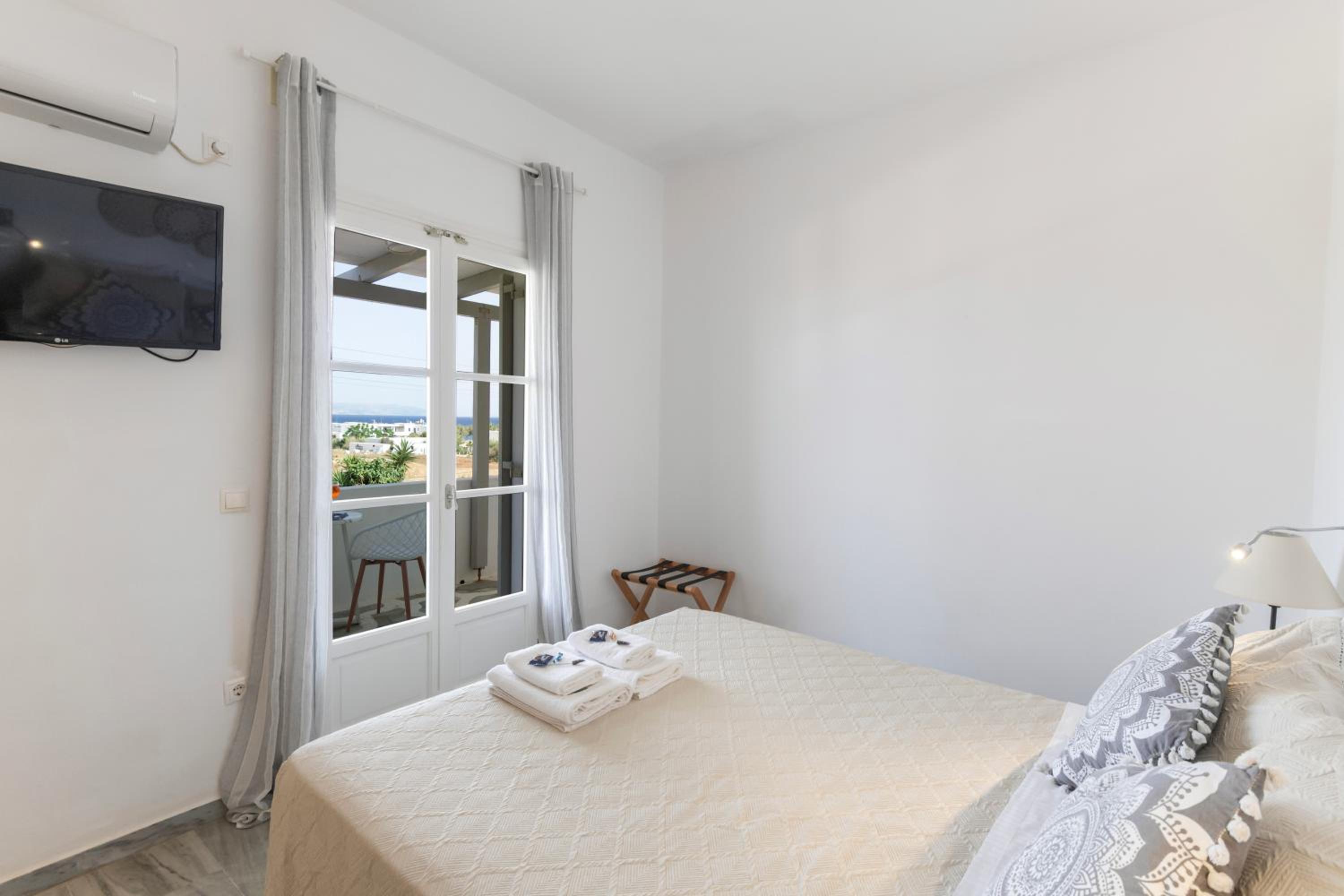 Double or Twin Room with Panoramic Sea View - Photo 2