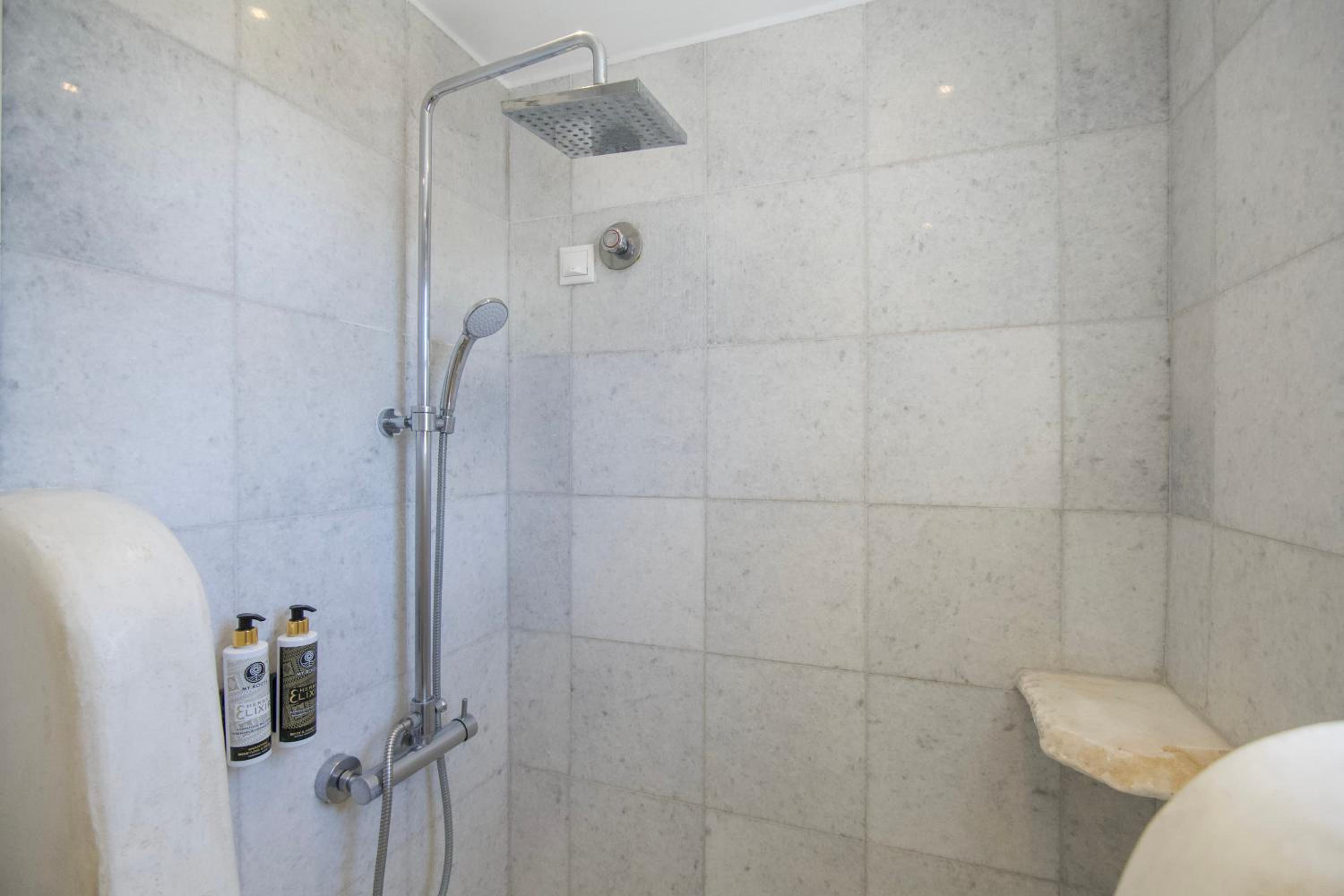 Standard Double Room - Photo 10