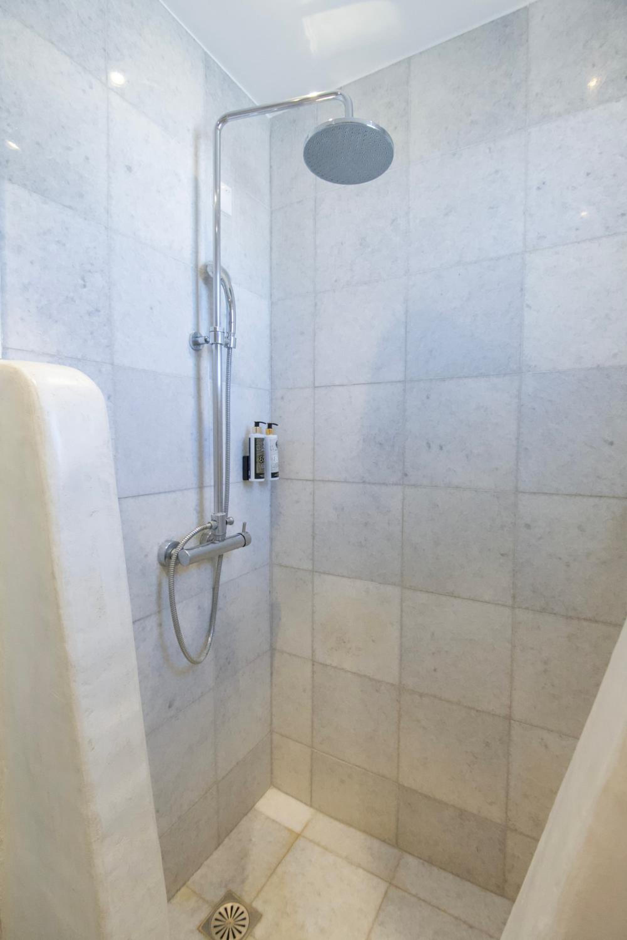 Double or Twin Room with Panoramic Sea View - Photo 35