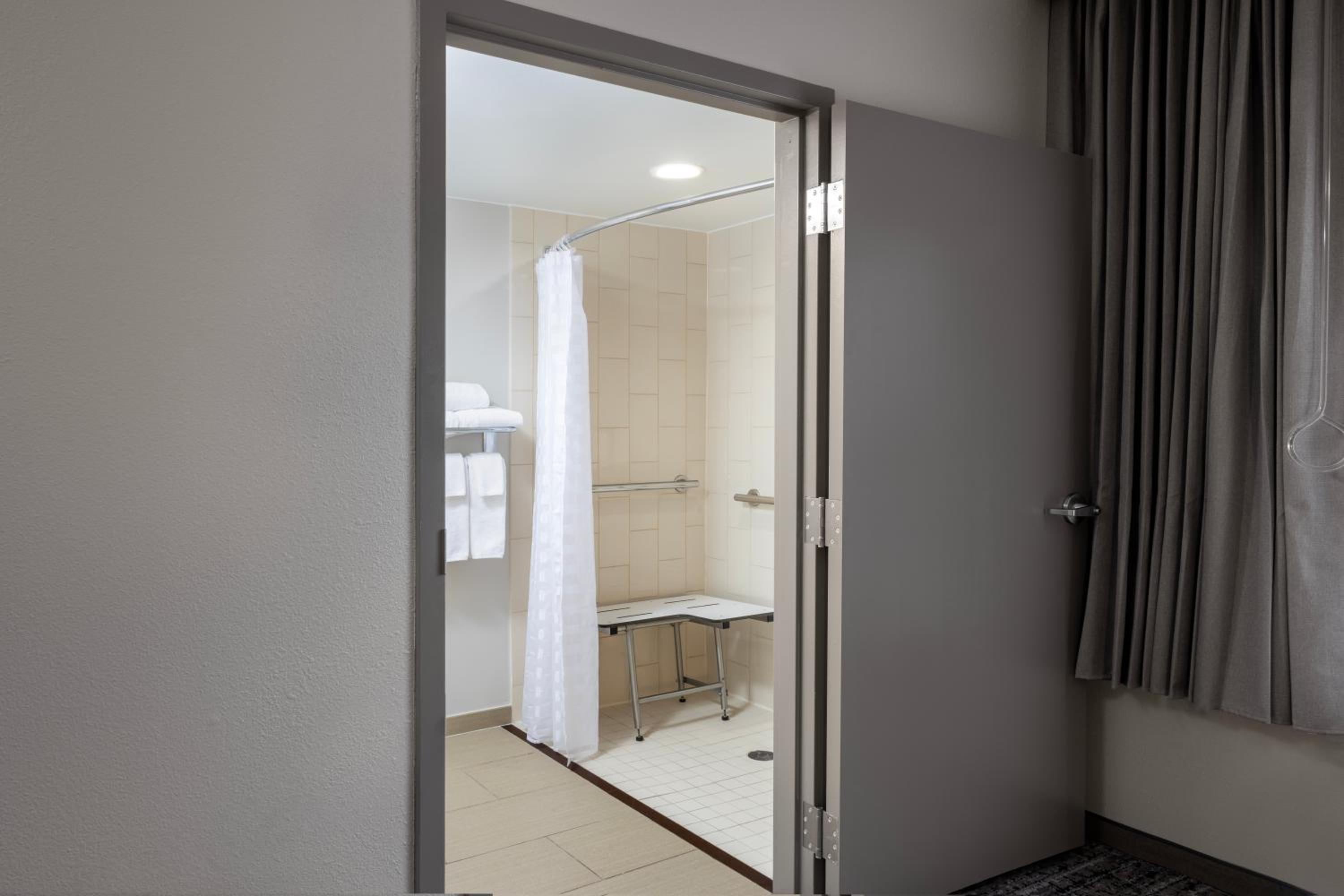 King Room with Sofa Bed and Accessible Tub - Disability Access - Photo 3