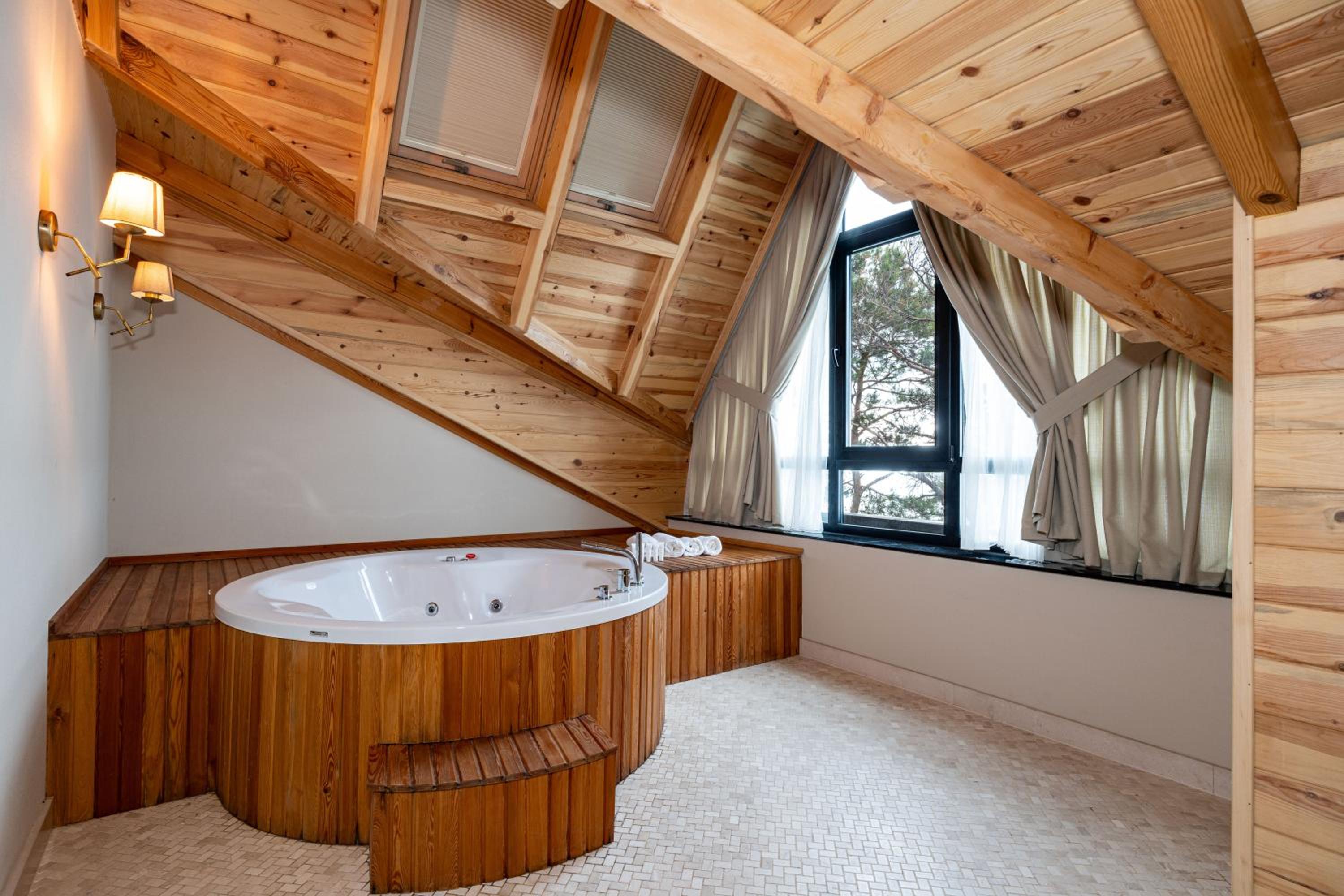 Deluxe Suite with Sea View photo 2
