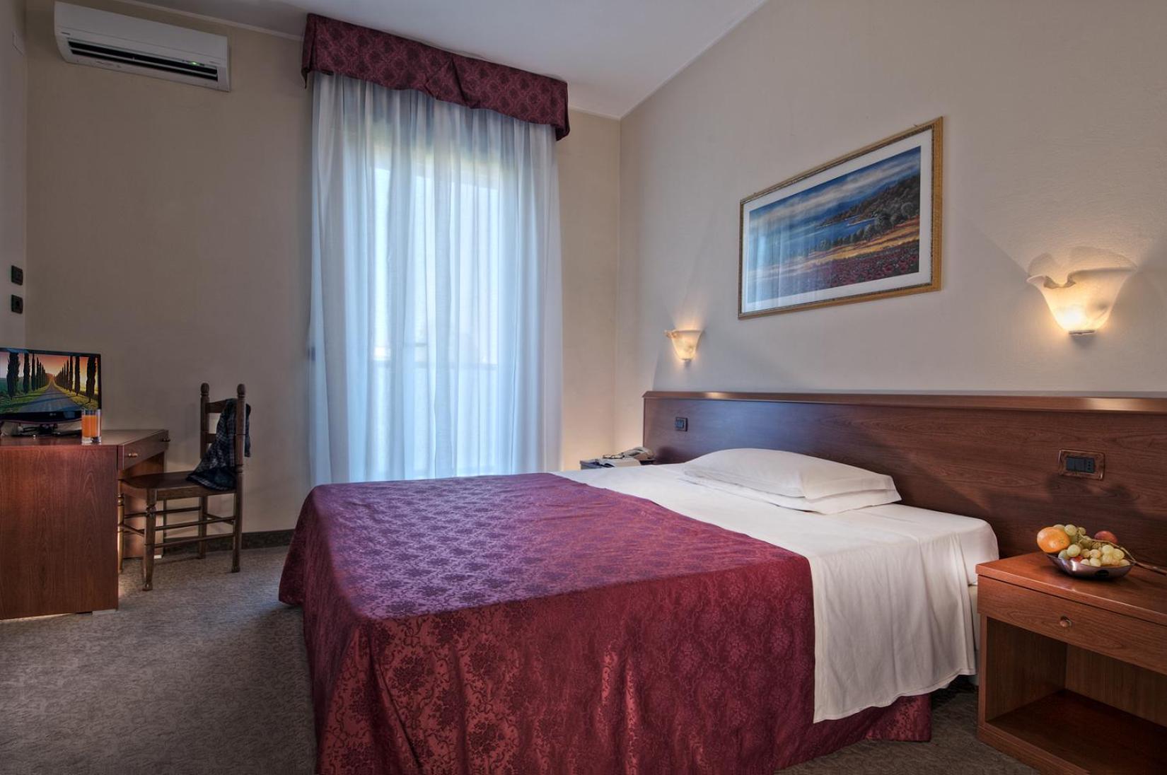 Double Room (1 Adult)