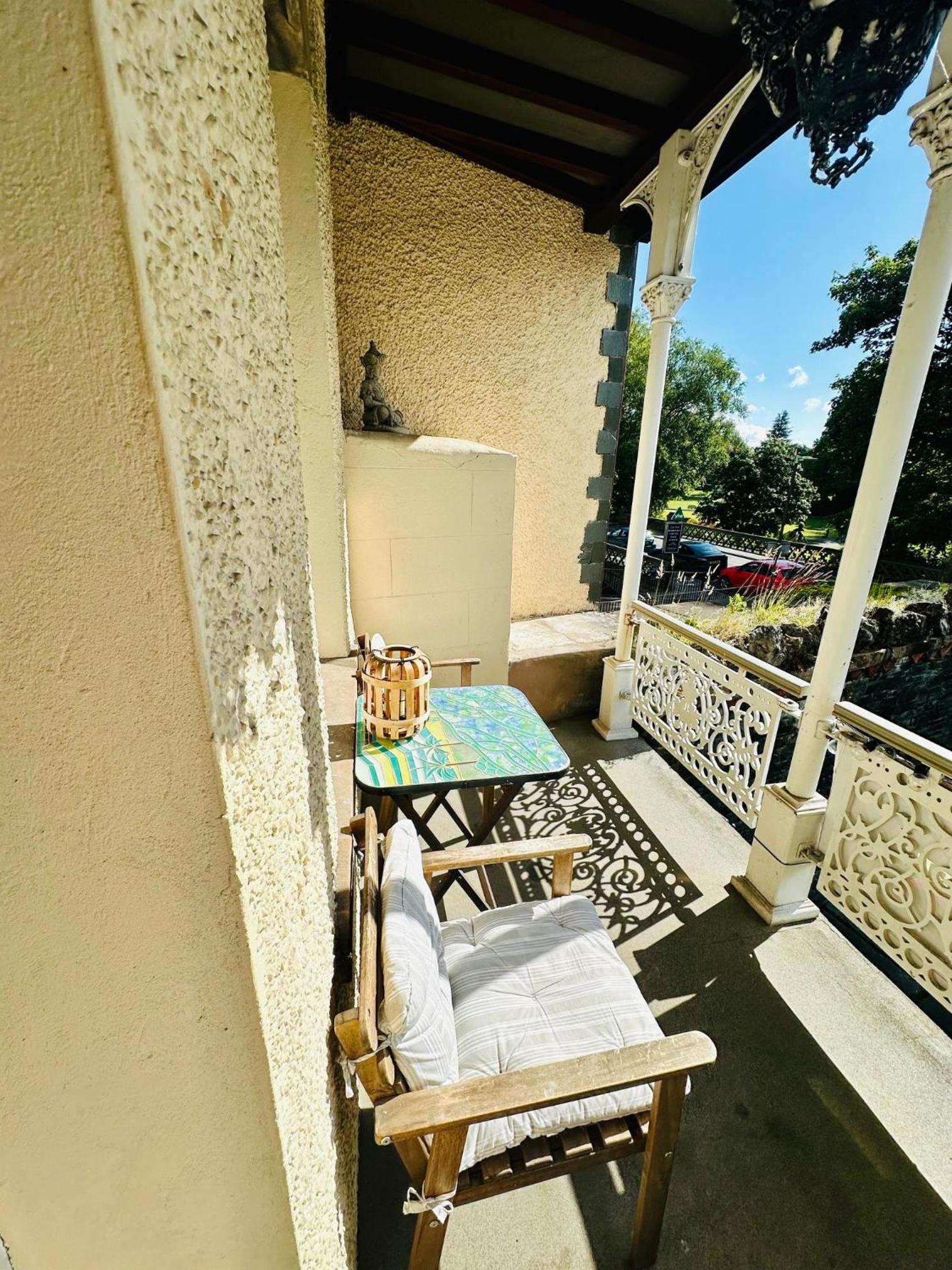 Double Room with Balcony - Photo 11