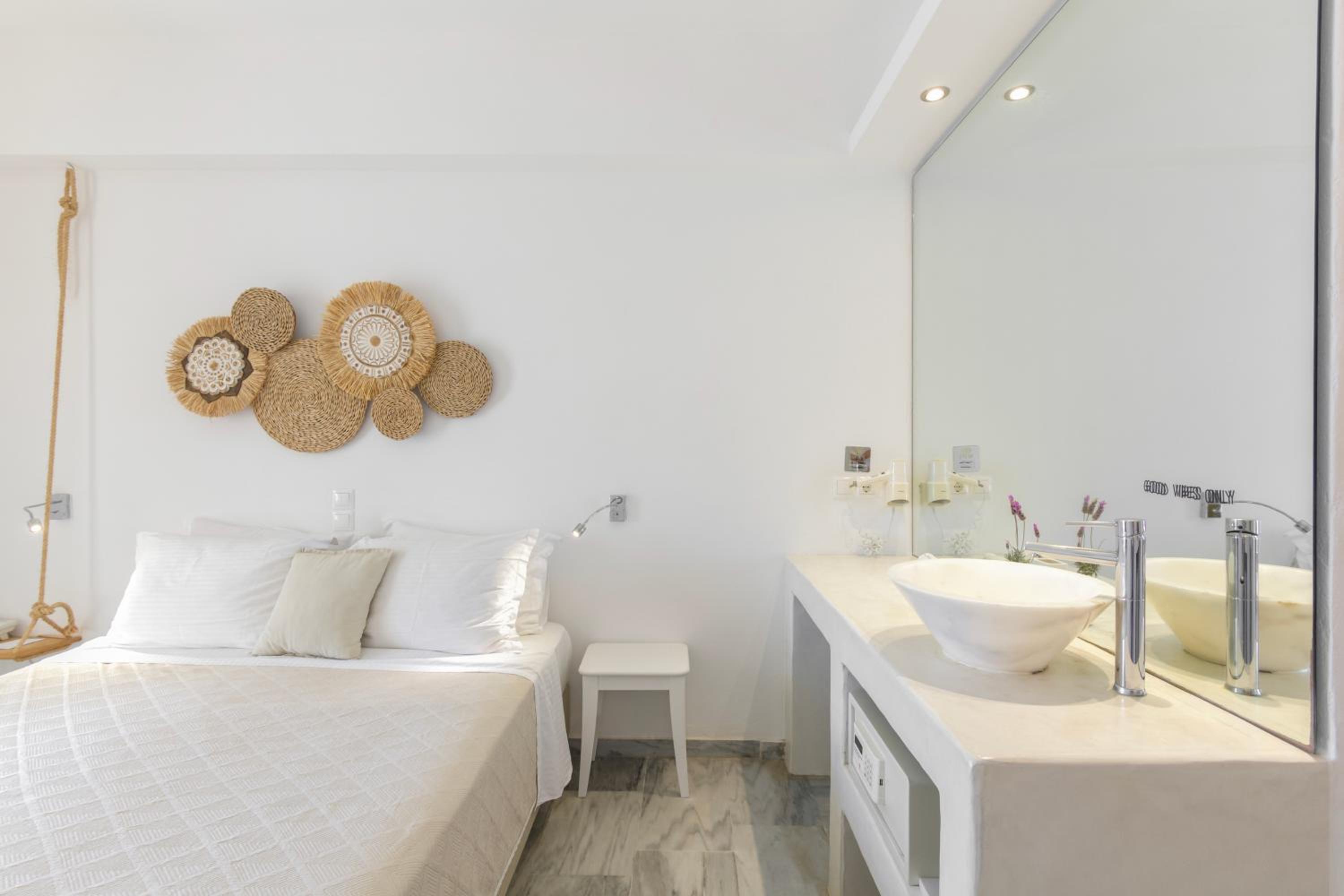 Standard Double Room - Photo 3