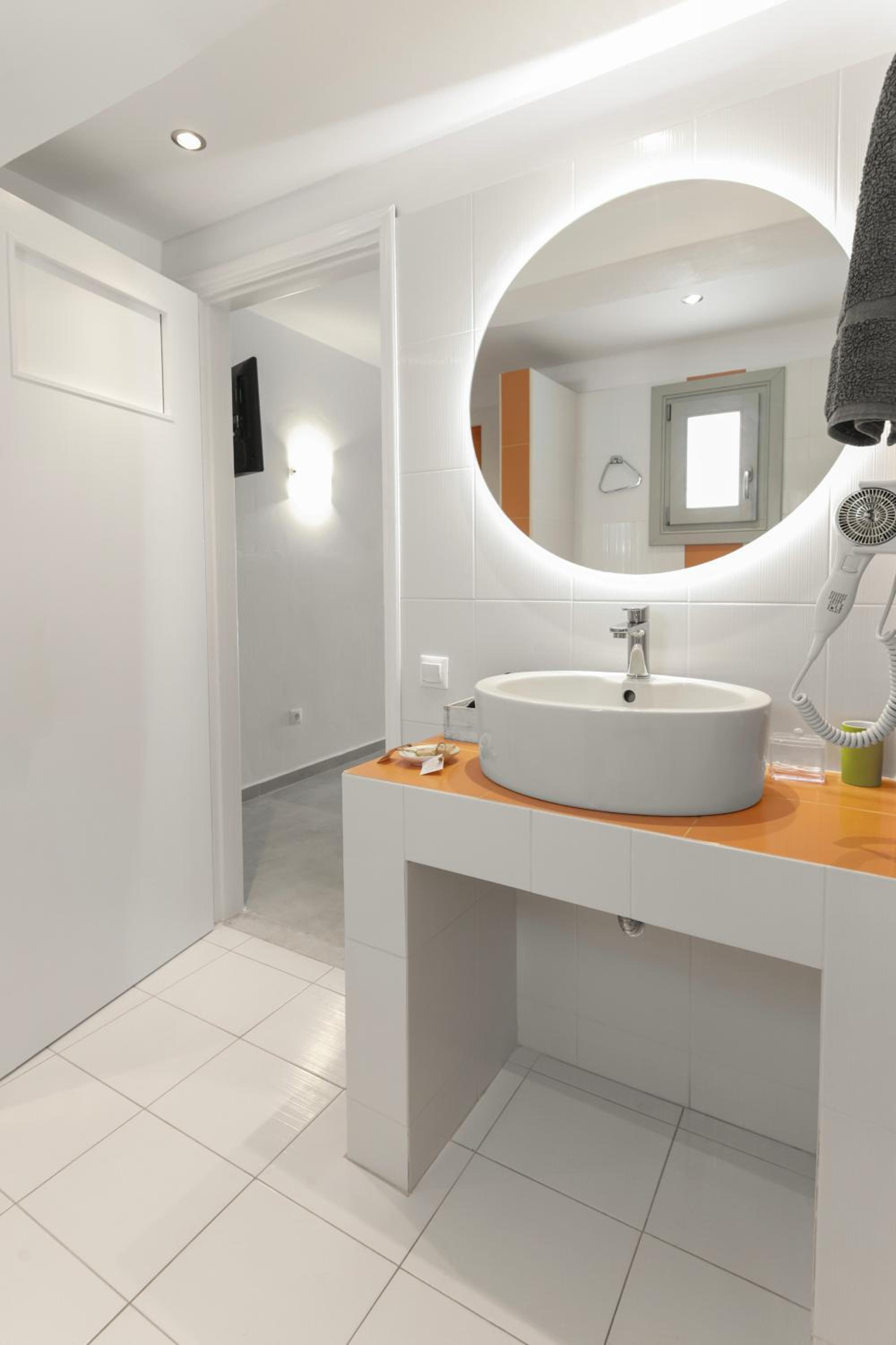 Two-Bedroom Suite - Photo 12