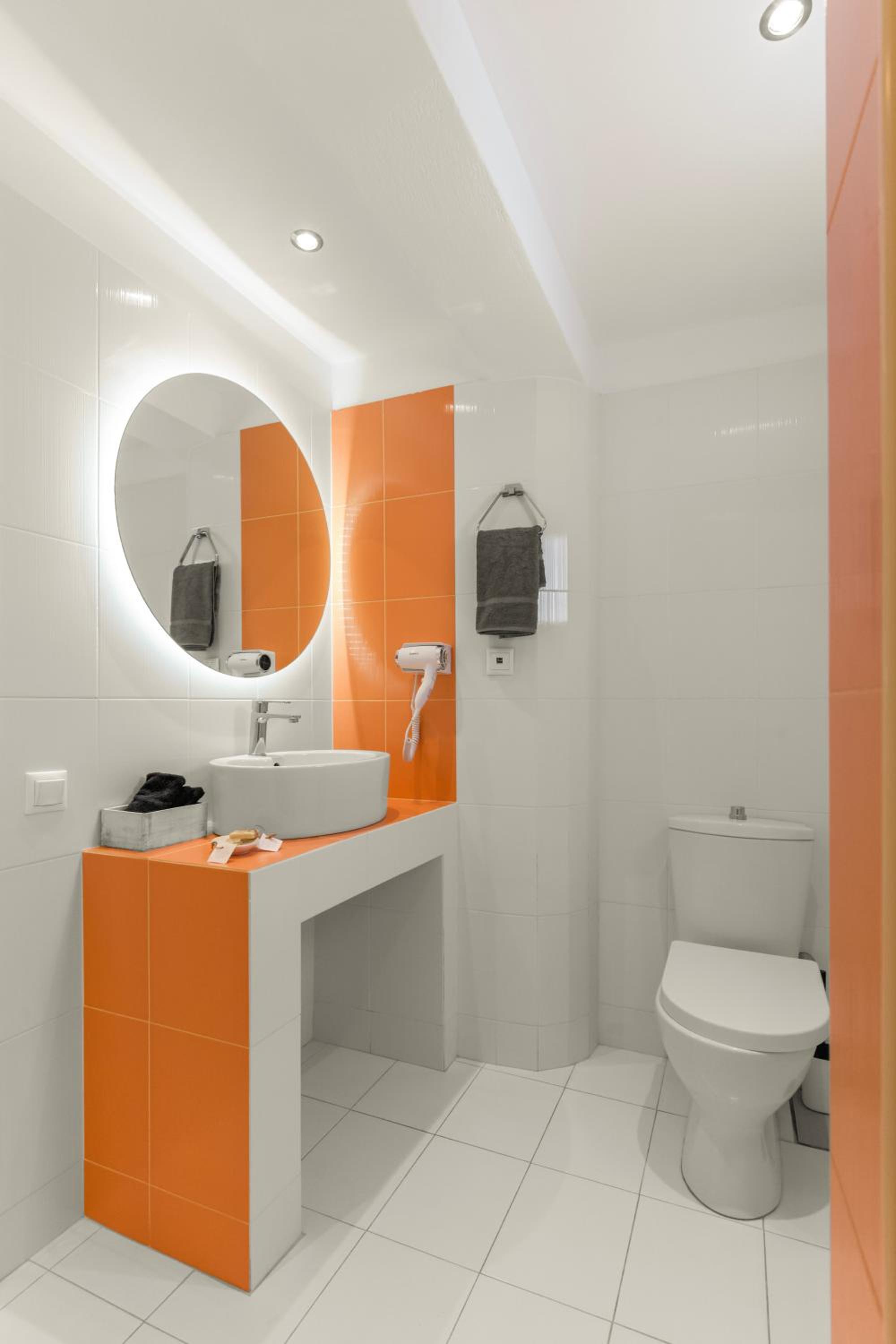 Two-Bedroom Suite - Photo 18