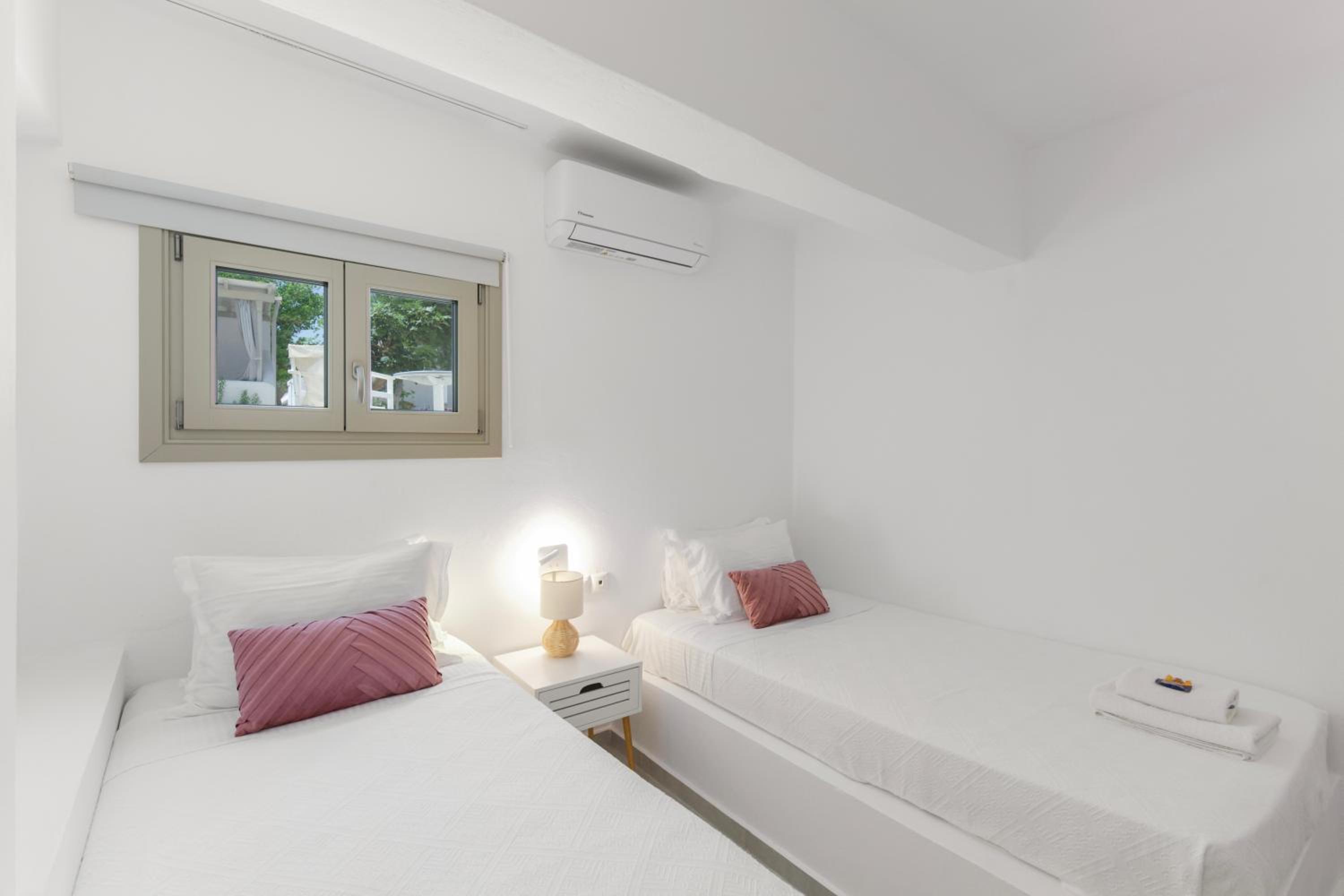 Suite with Garden View - Photo 13
