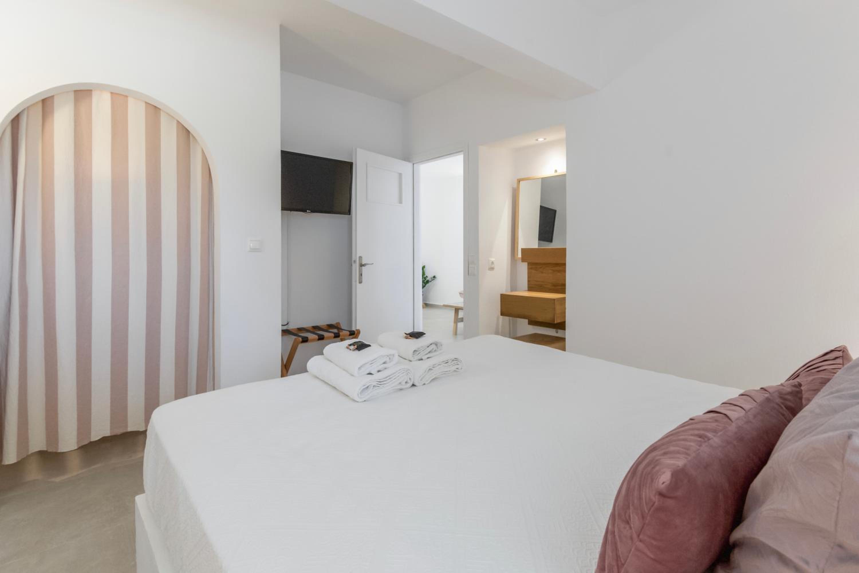 Suite with Garden View - Photo 4