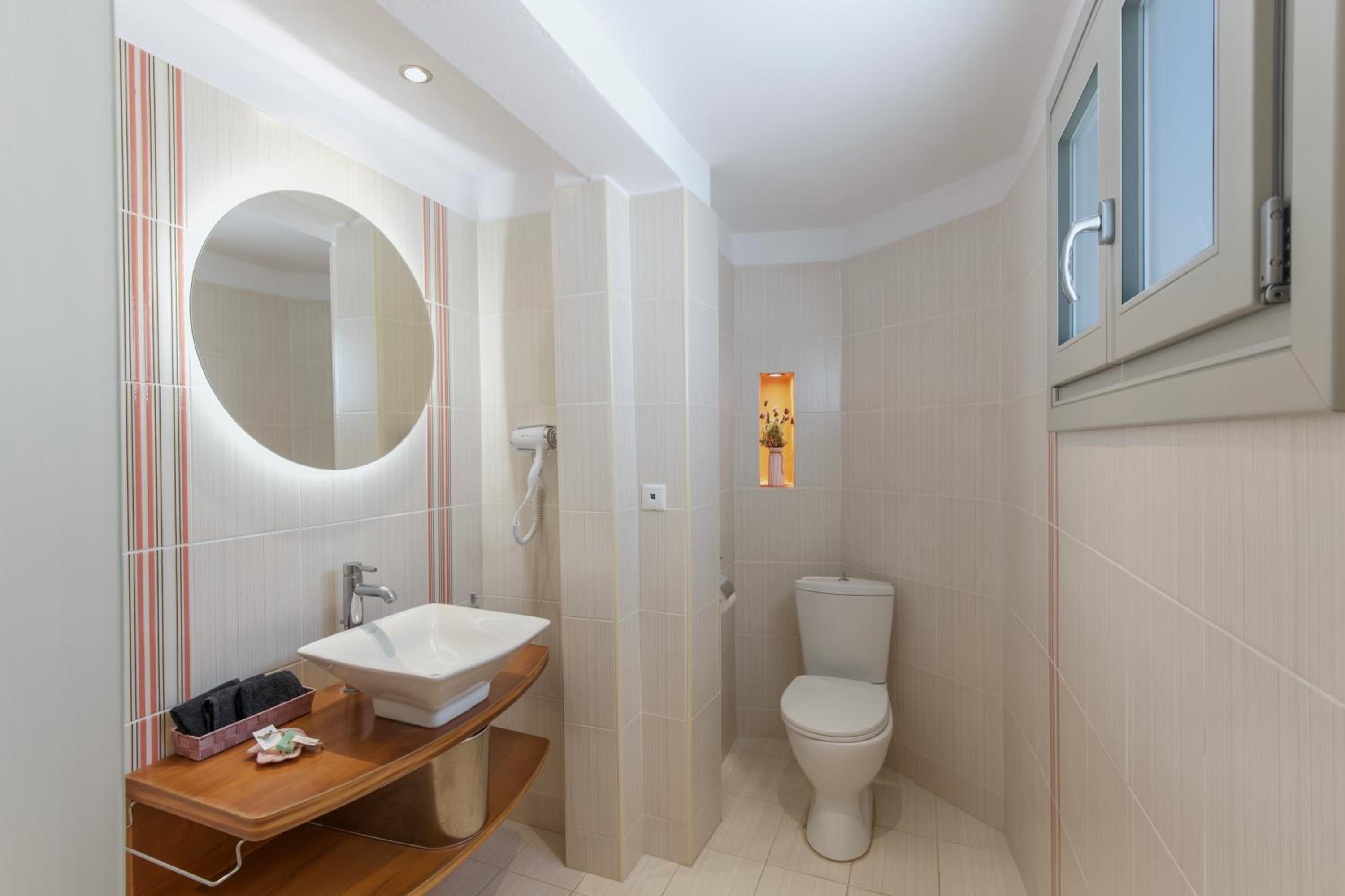 Suite with Garden View - Photo 2