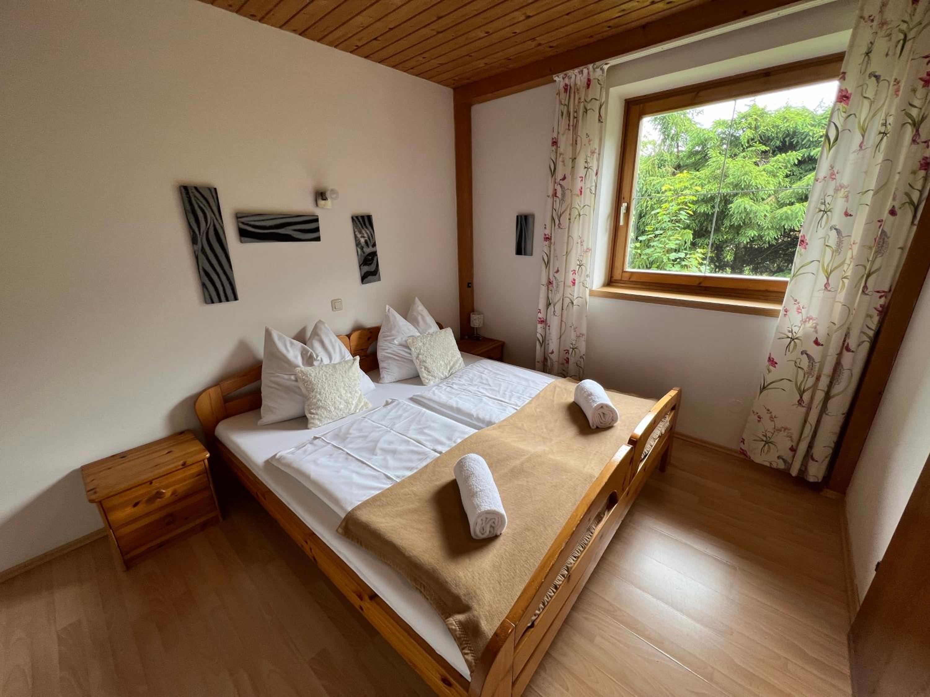 One-Bedroom Apartment with Balcony (6 Adults) photo 3