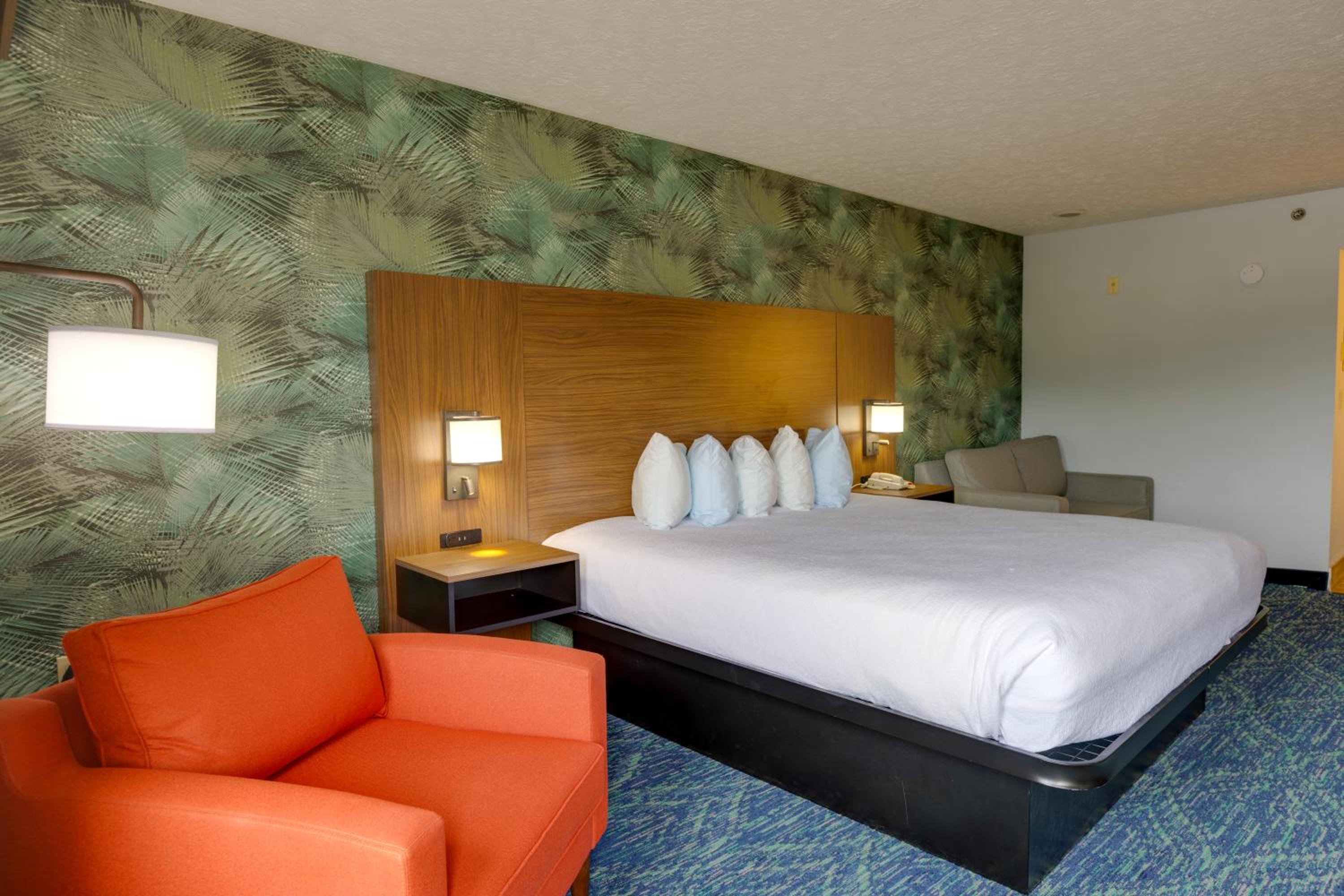 King Suite with Fireplace photo 1