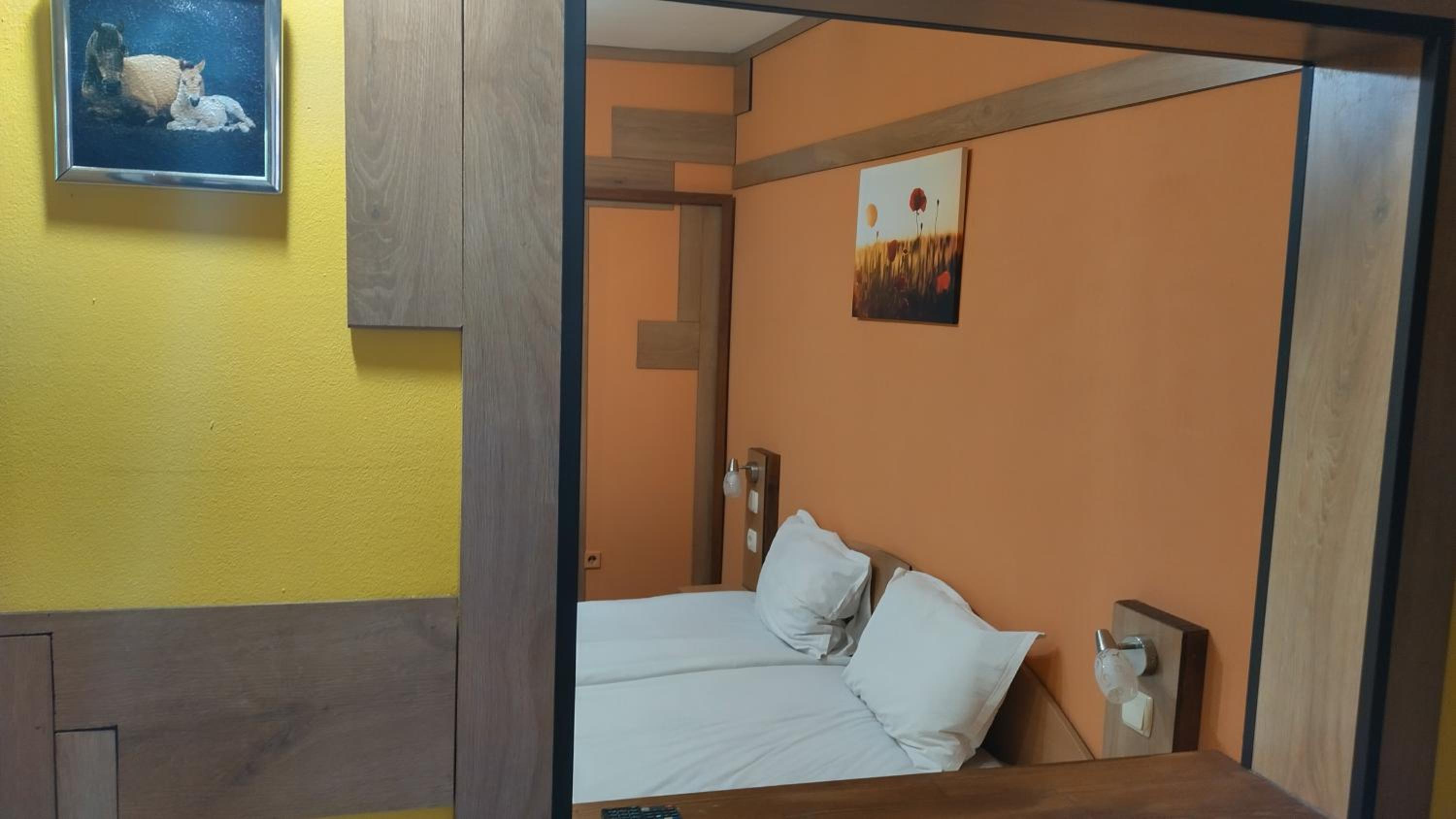 Double Room with Private Bathroom photo 2