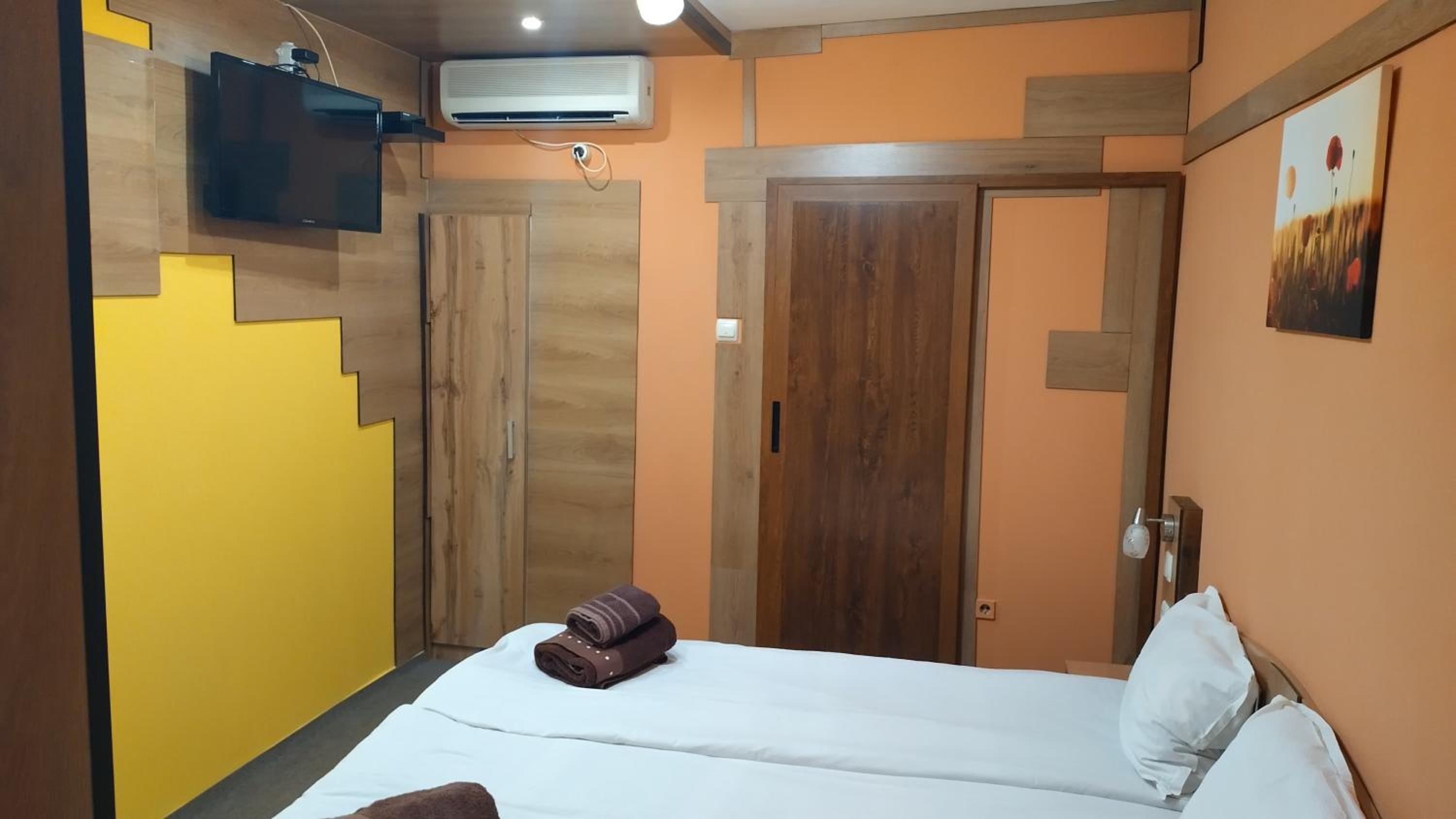 Double Room with Private Bathroom photo 3