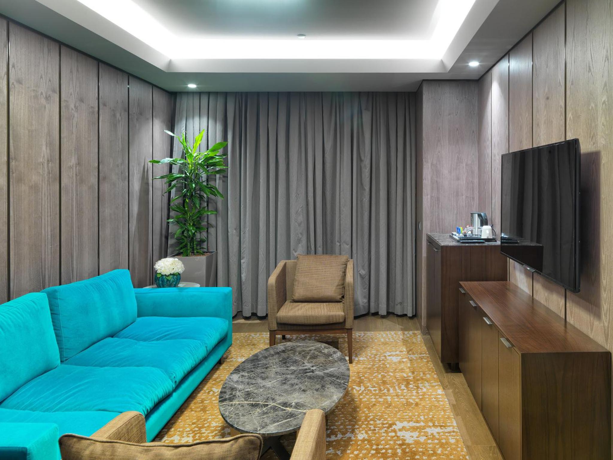 King Suite with Balcony photo 2