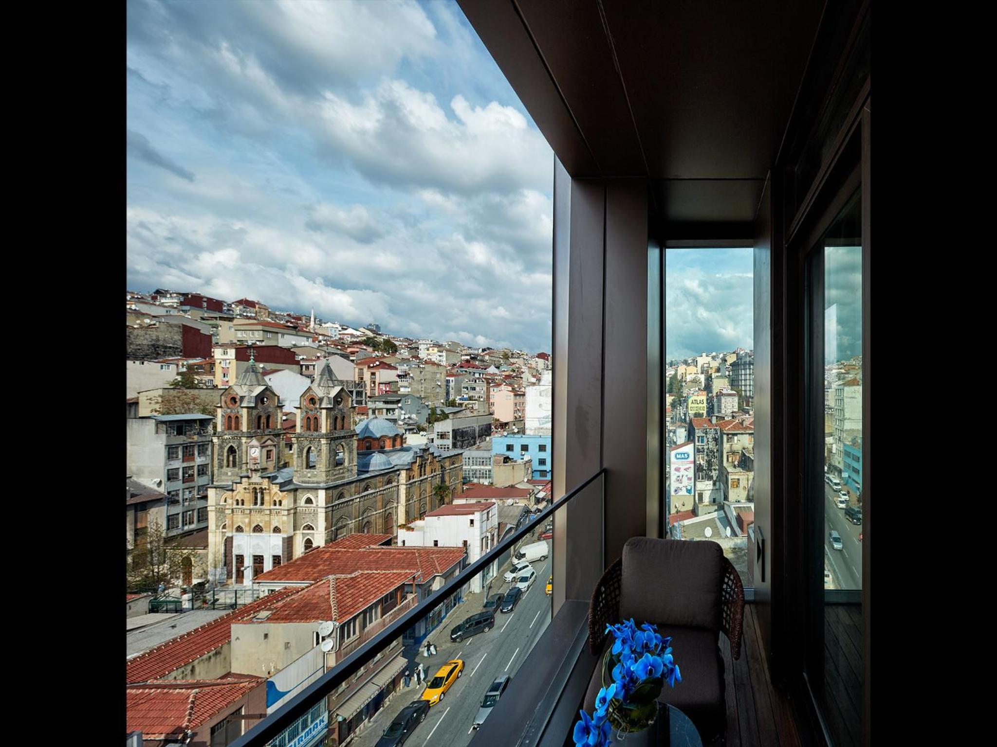 King Suite with Balcony photo 3
