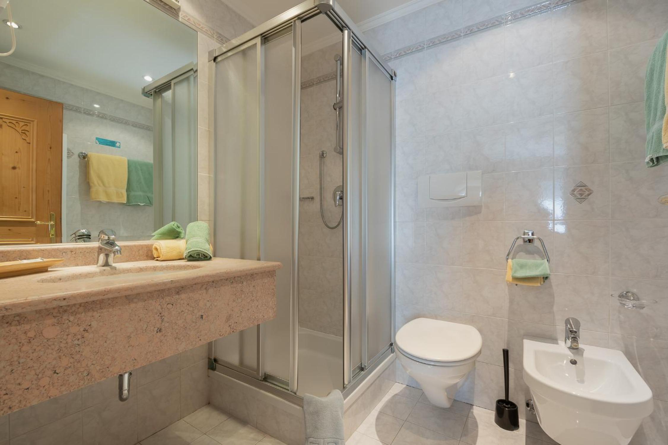 Two-Bedroom Apartment with Mountain View (4 Adults) - Photo 8