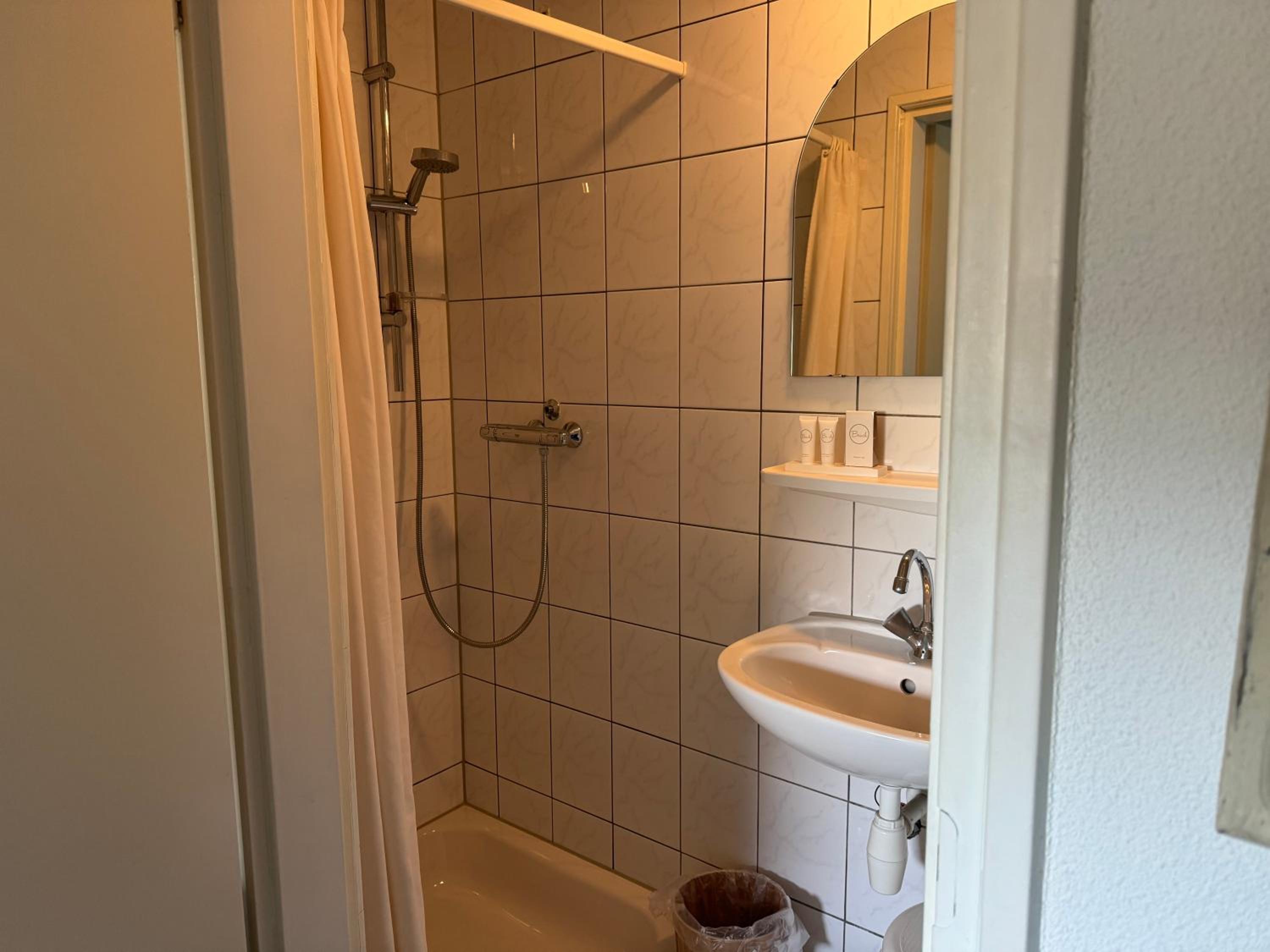 Standard Double Room (no pets allowed) photo 2