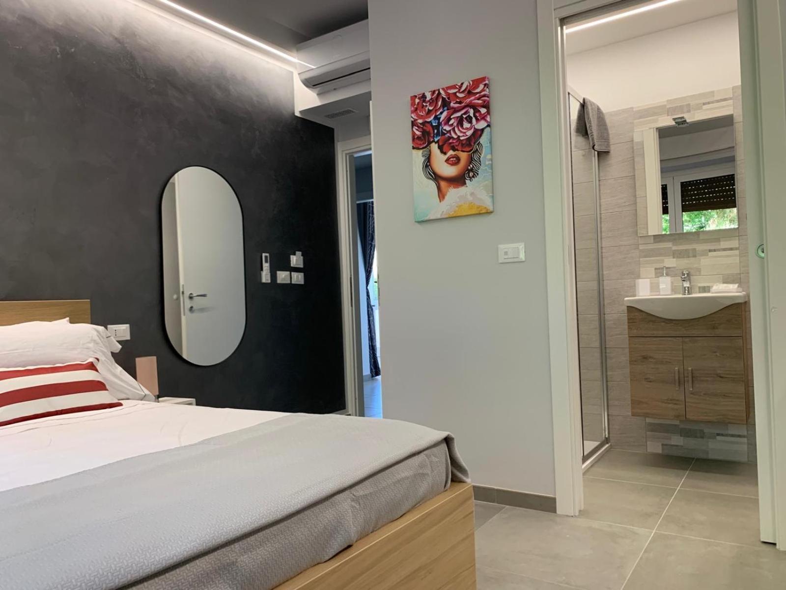 Studio Apartment with One Double Bed photo 3