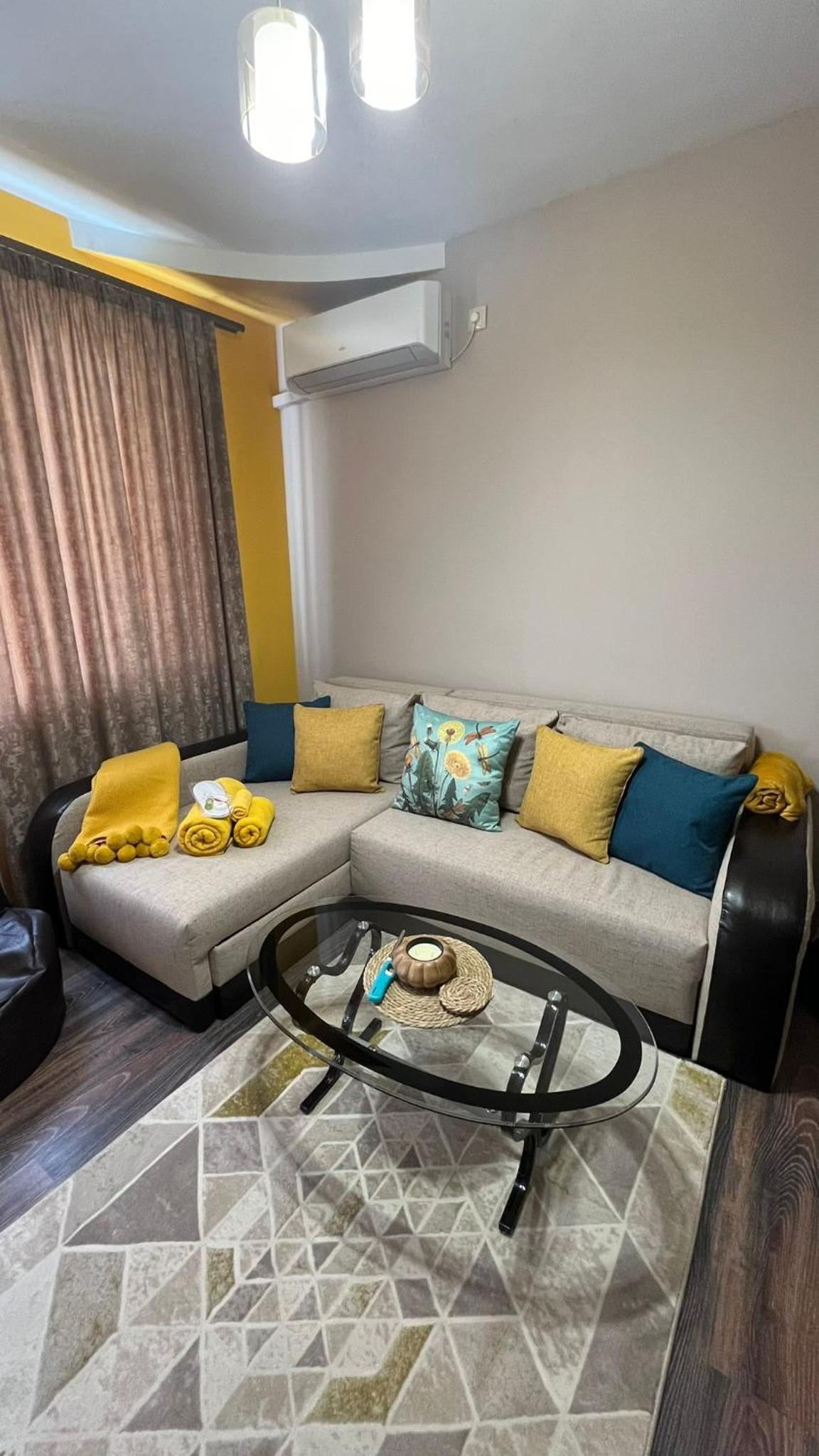 One-Bedroom Apartment photo 1