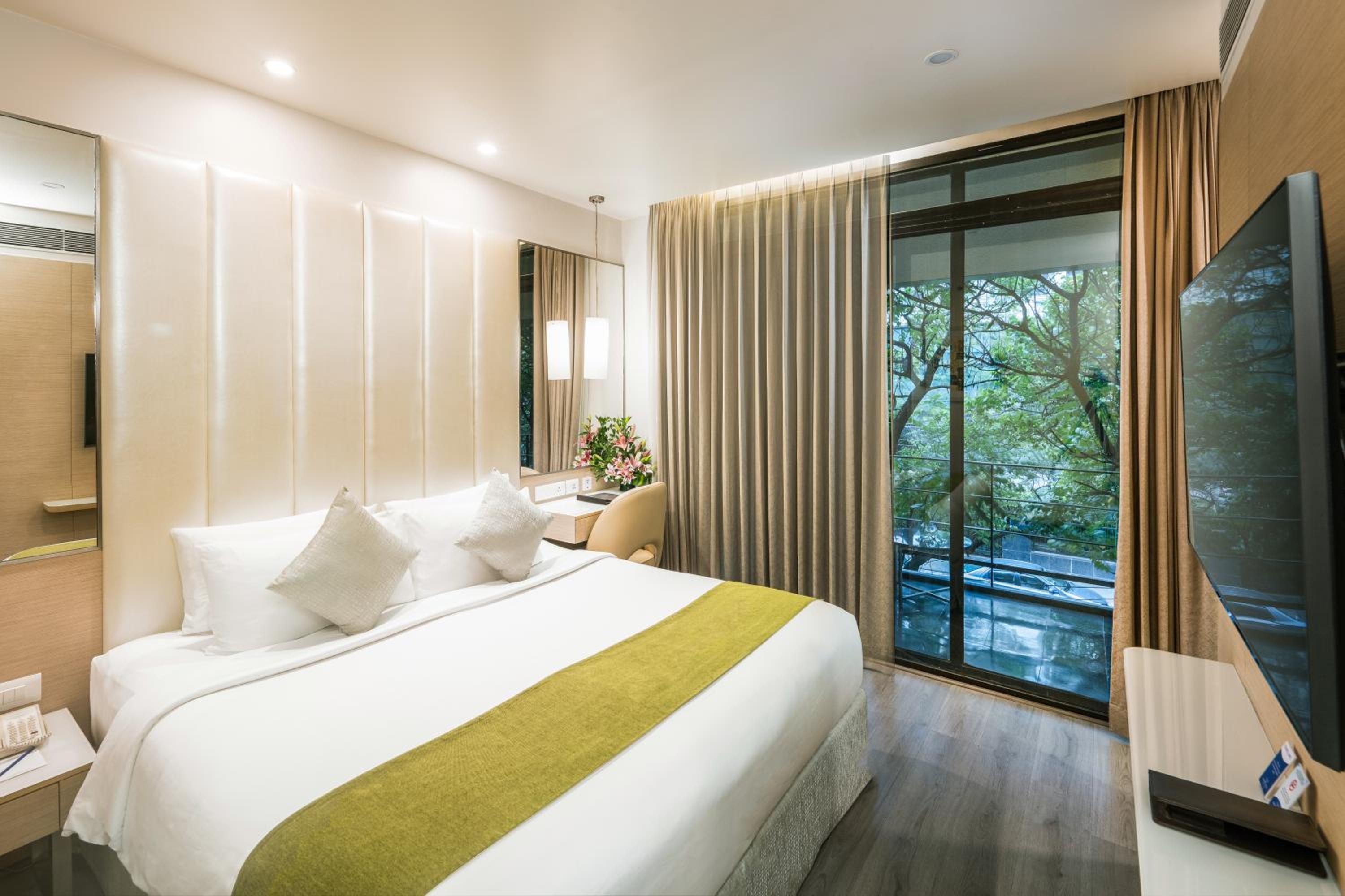 Premium Room With Balcony - Photo 2