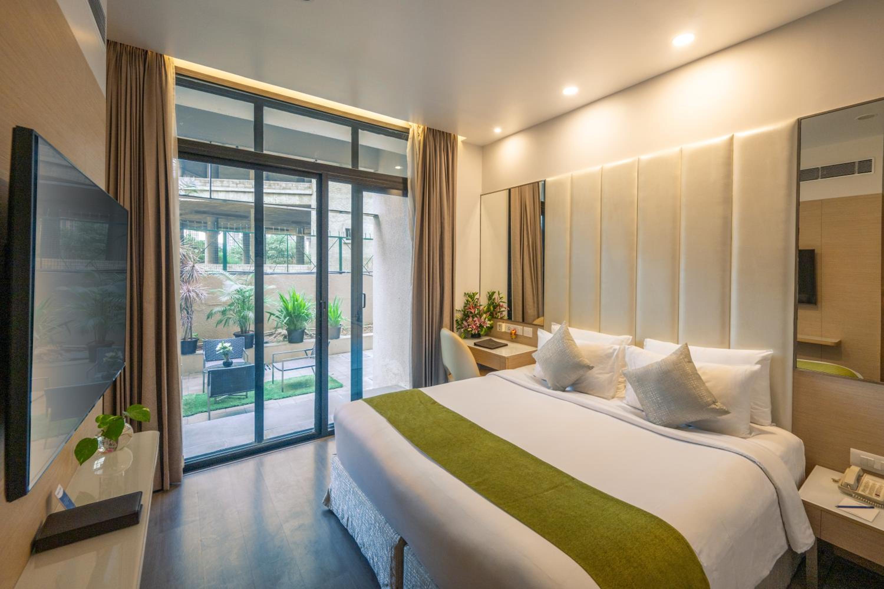 Premium Room With Balcony - Photo 3