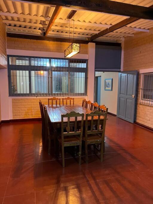 Seven-Bedroom House photo 2