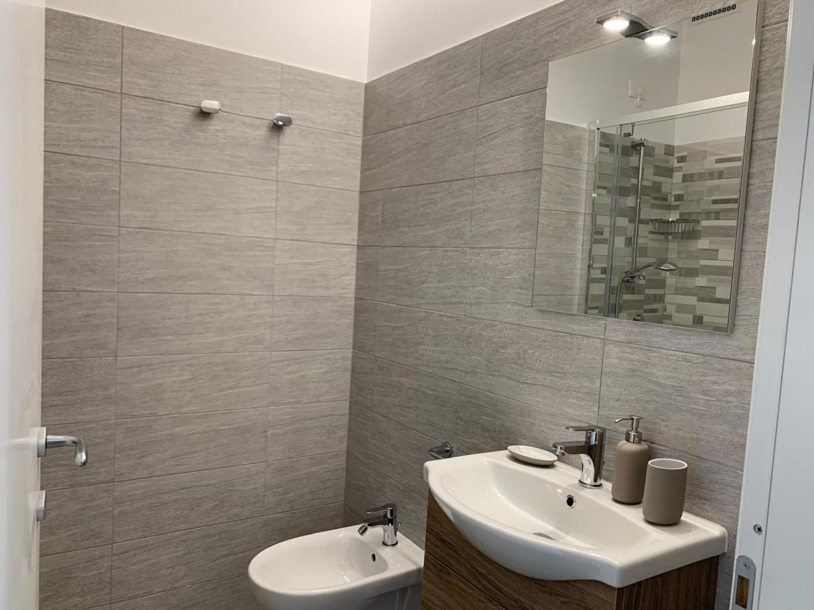 Studio Apartment with Balcony photo 3