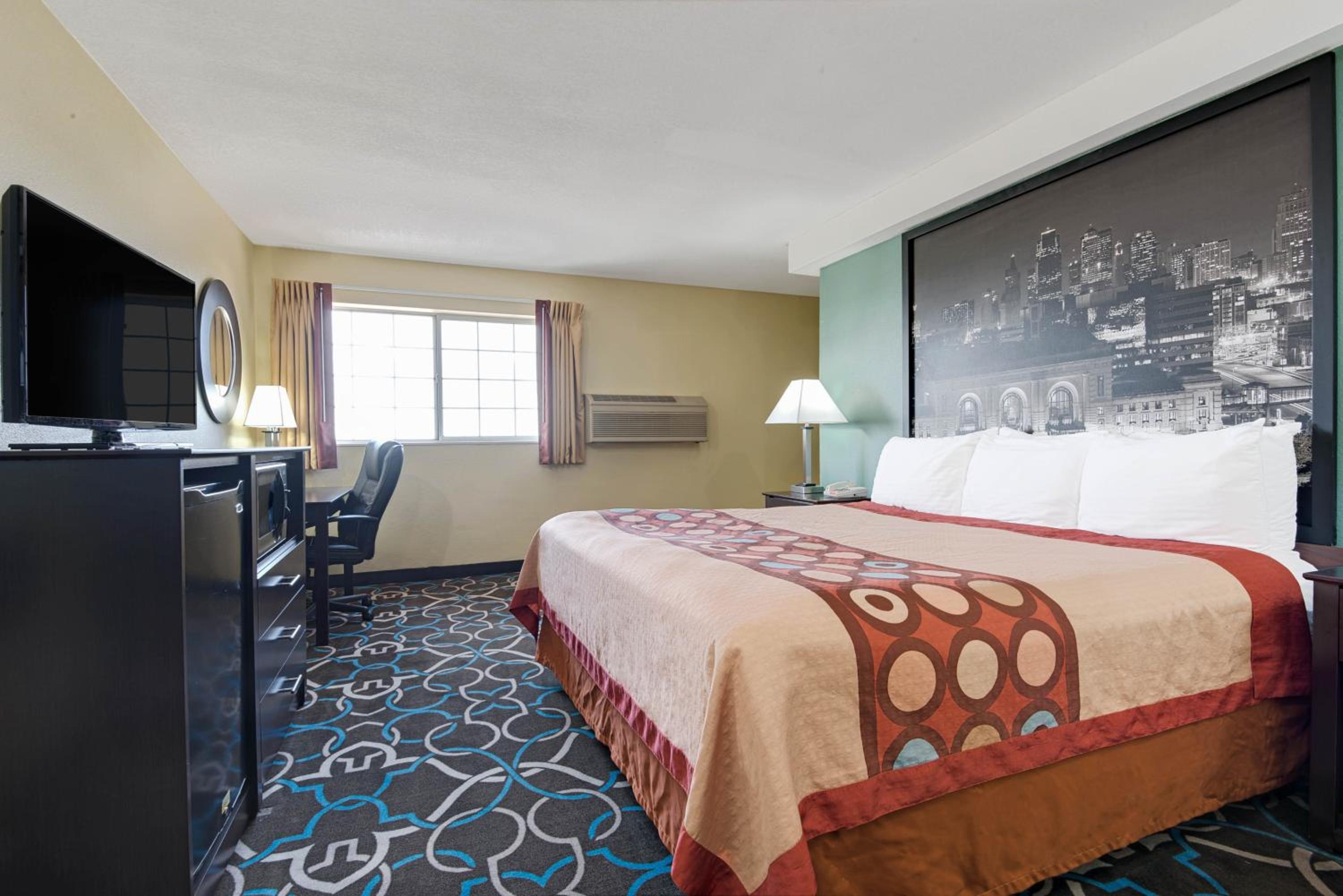 King Room - Non-Smoking - Photo 2