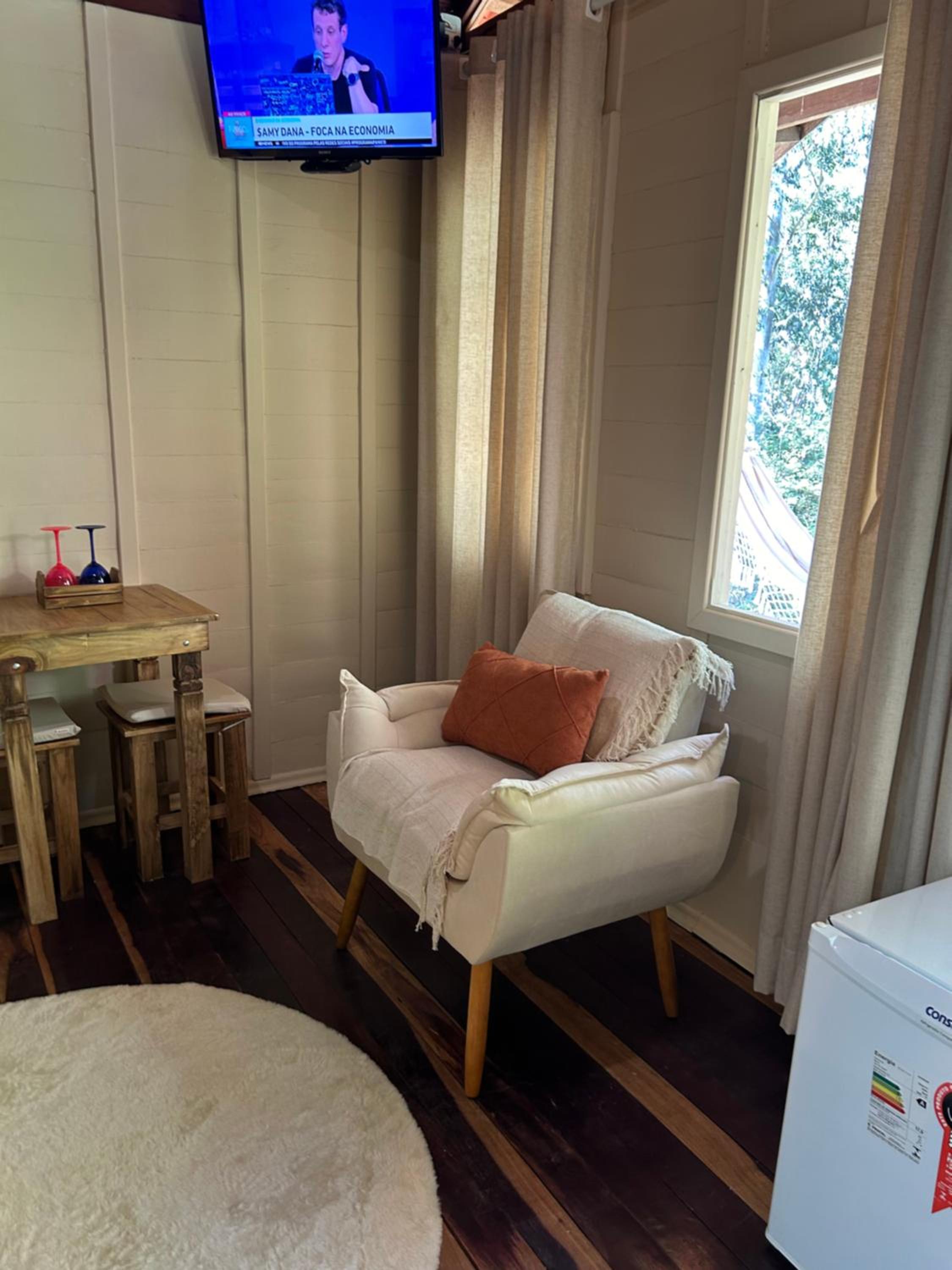 带阳台的小木屋