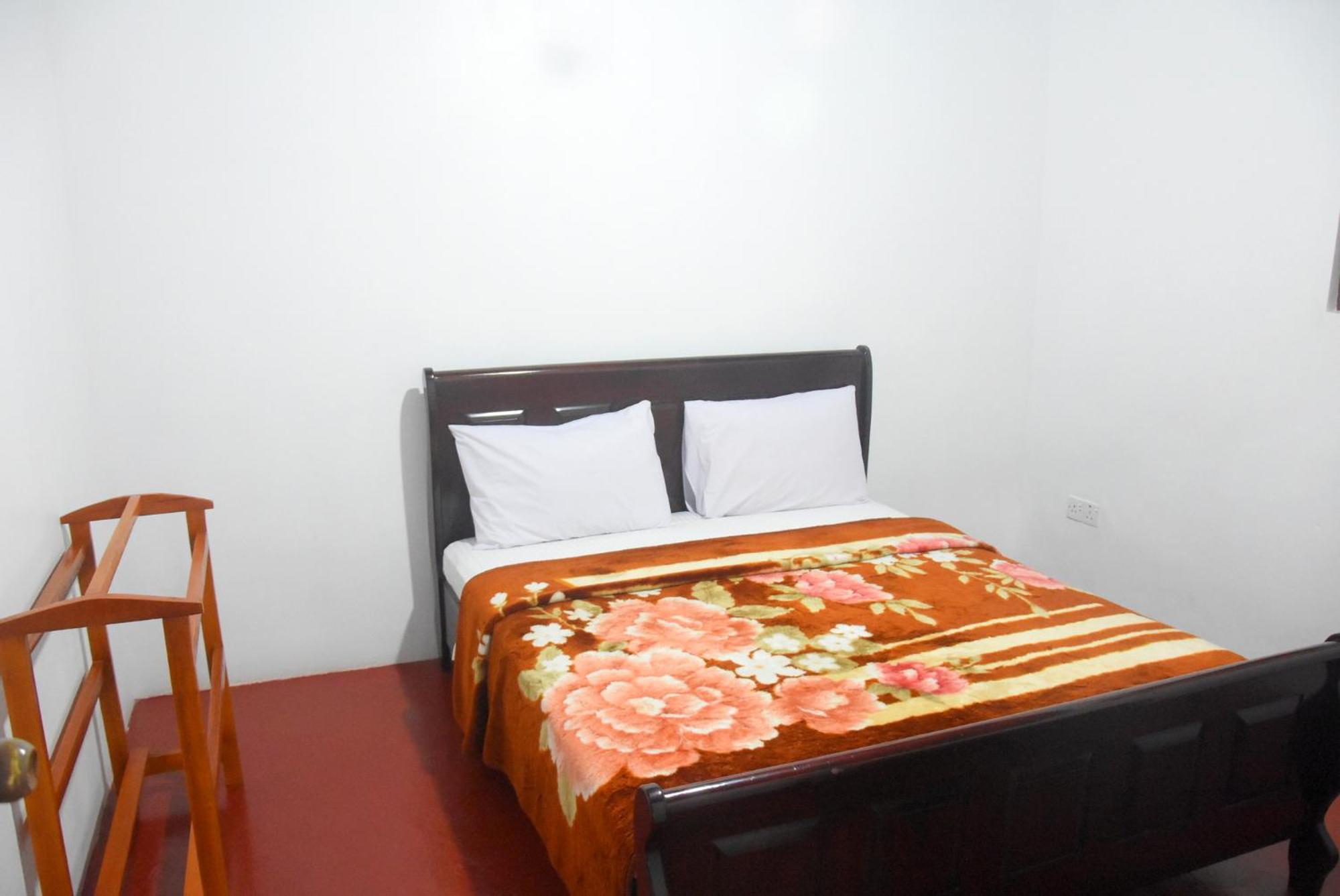 Double Room with Shared Bathroom photo 2