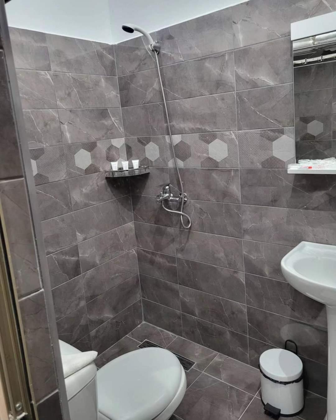 Double Room With Private Bathroom photo 3