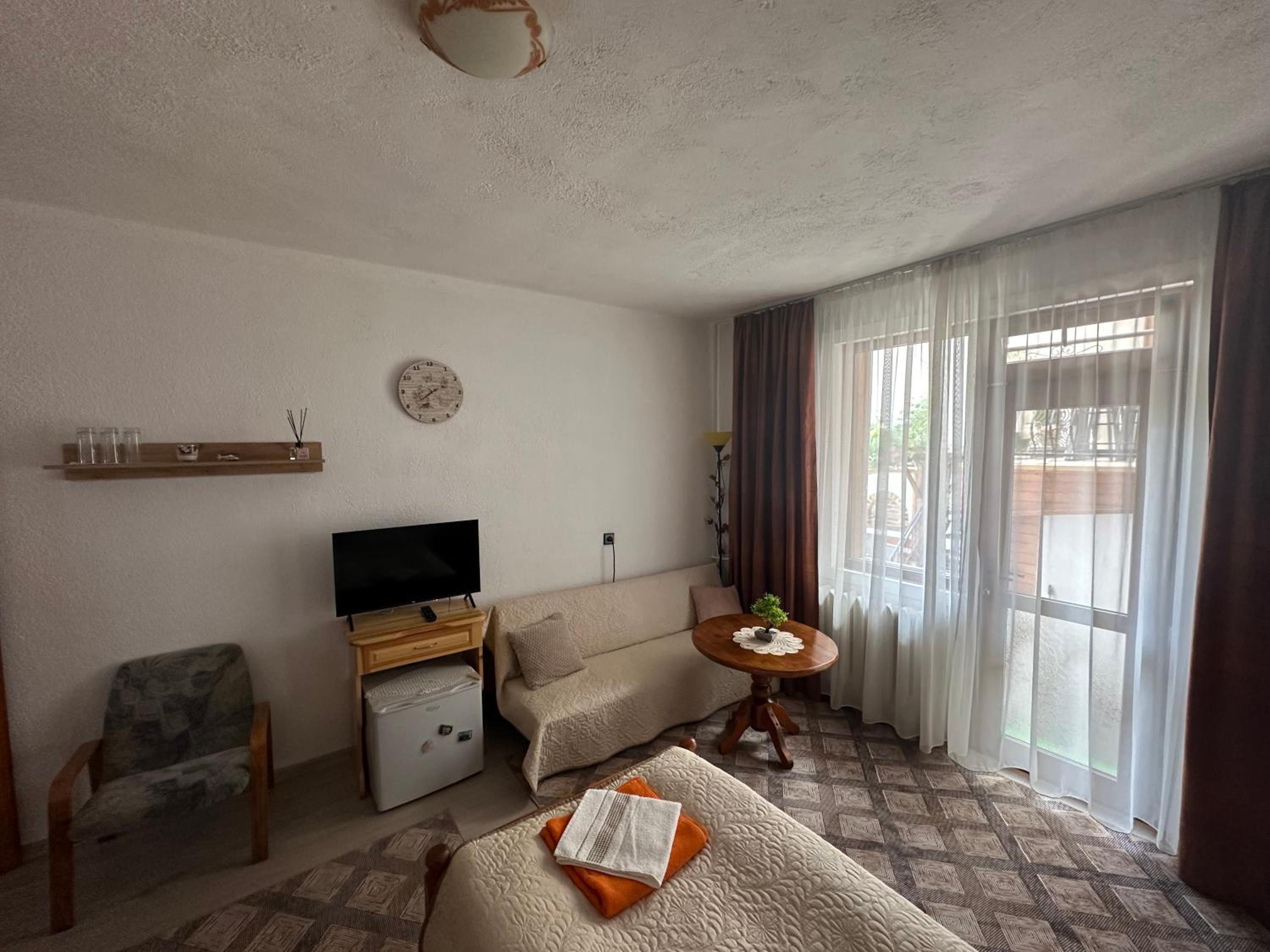 Economy Quadruple Room with Shared Bathroom