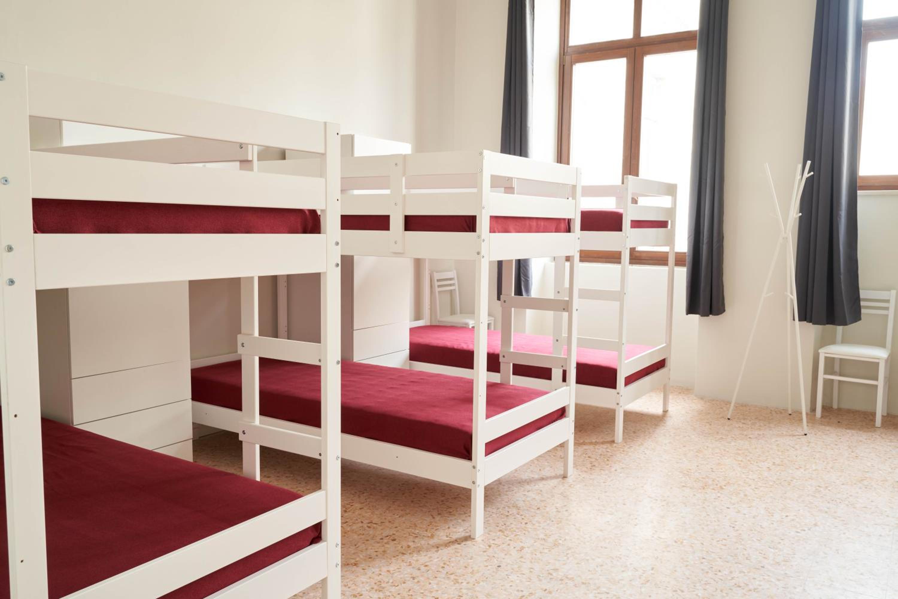 Bed in 6-Bed Mixed Dormitory Room