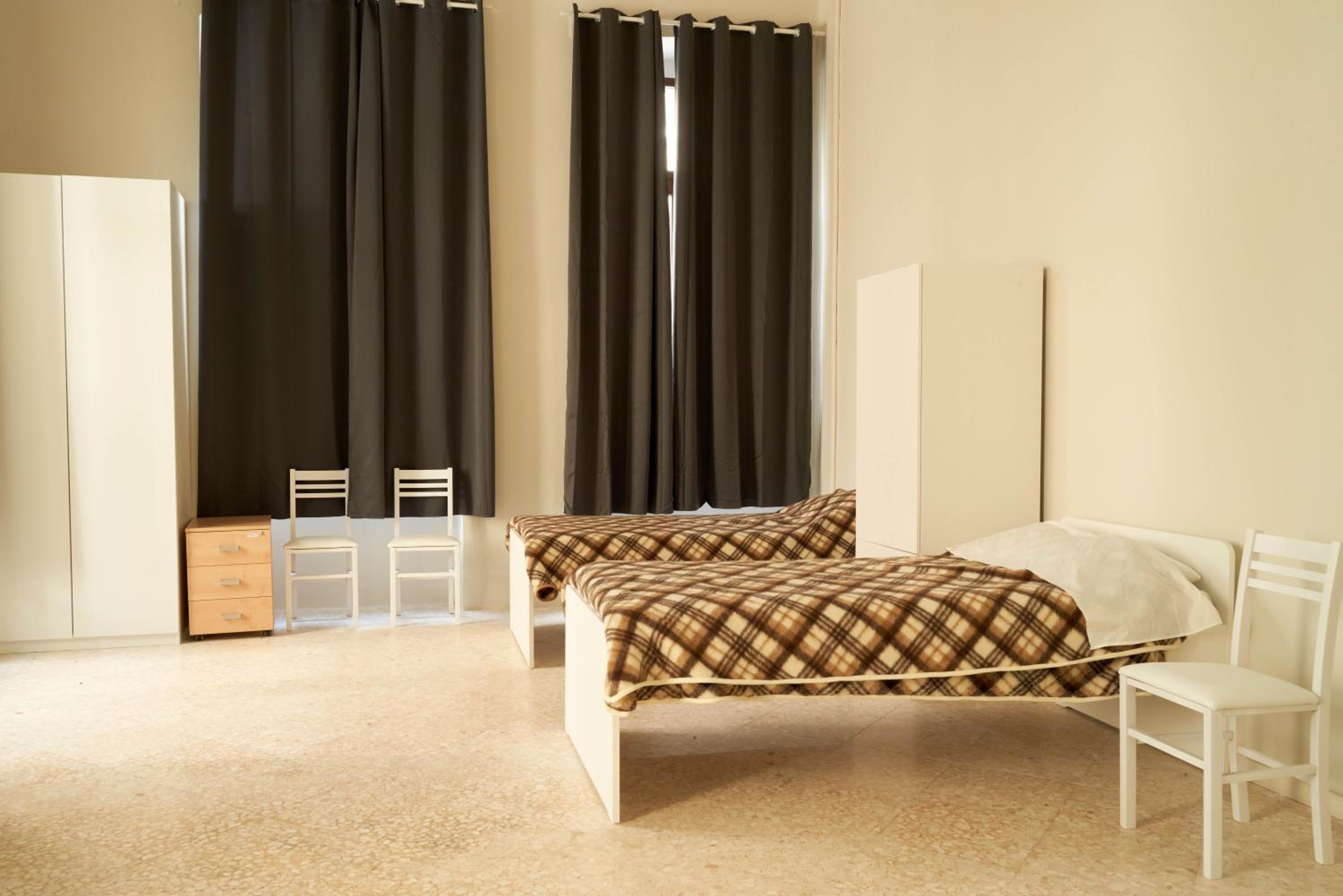 Single Bed in Mixed Dormitory Room