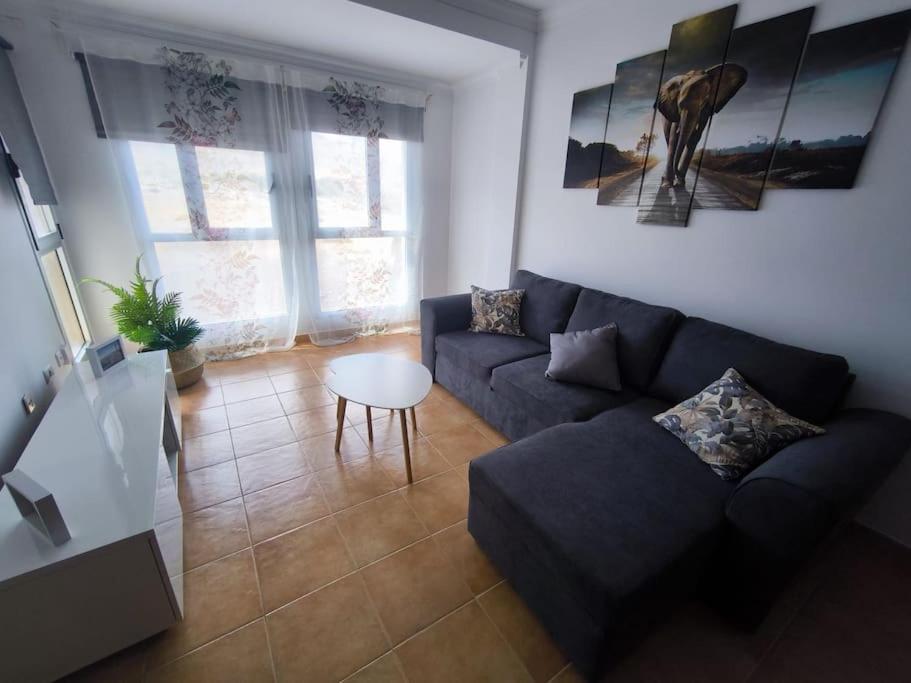Apartamento de tres habitaciones con vista a la montaña
