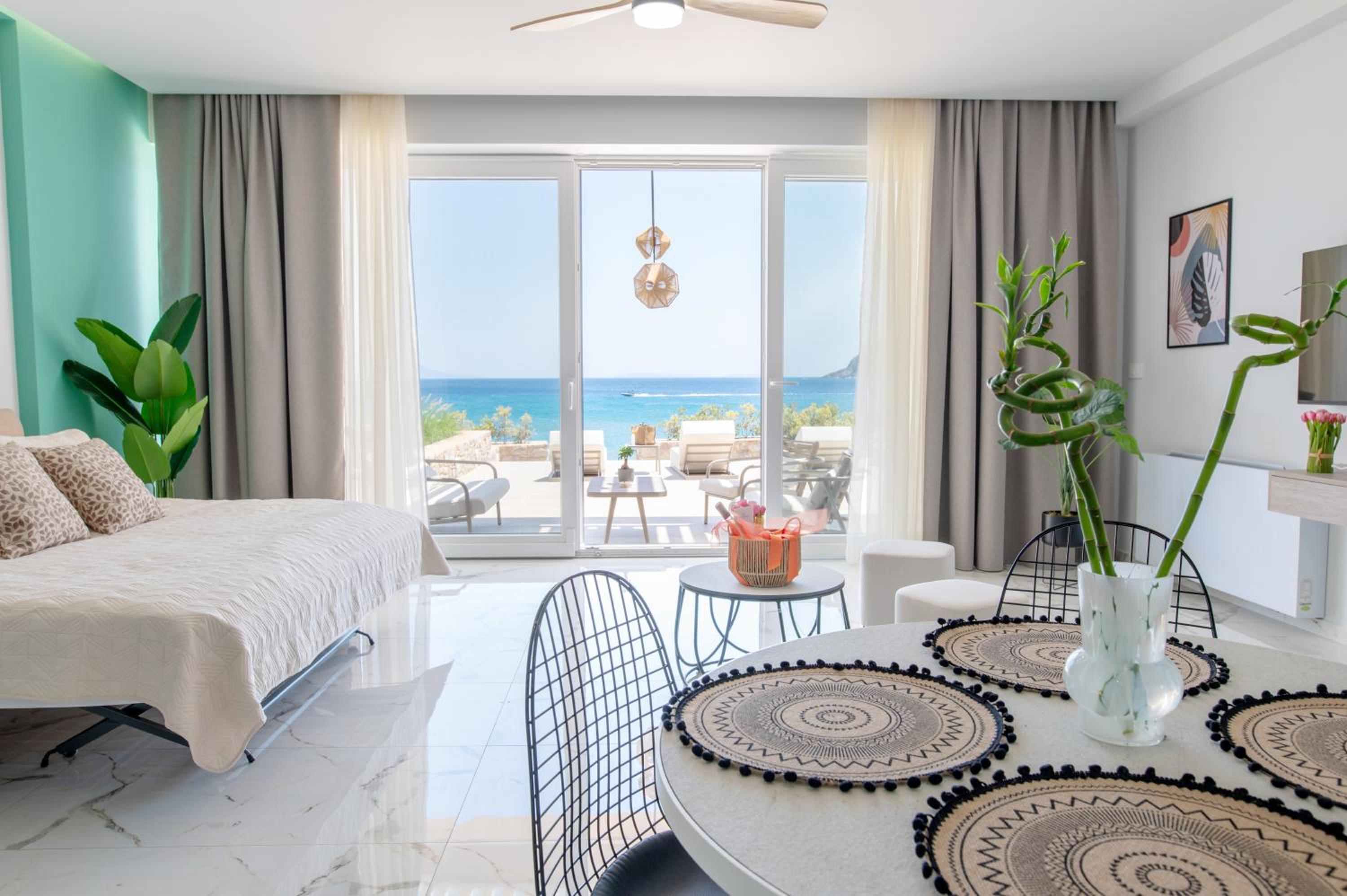 Deluxe Suite with Sea View photo 1